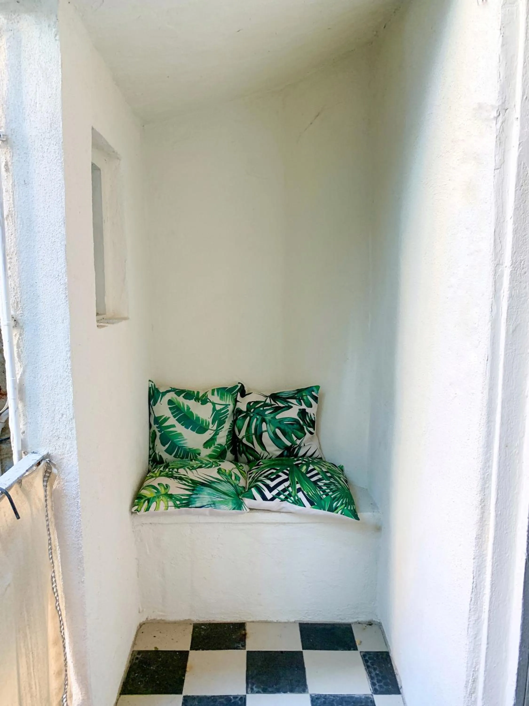 Balcony/Terrace, Bed in Hotel Central Bastia