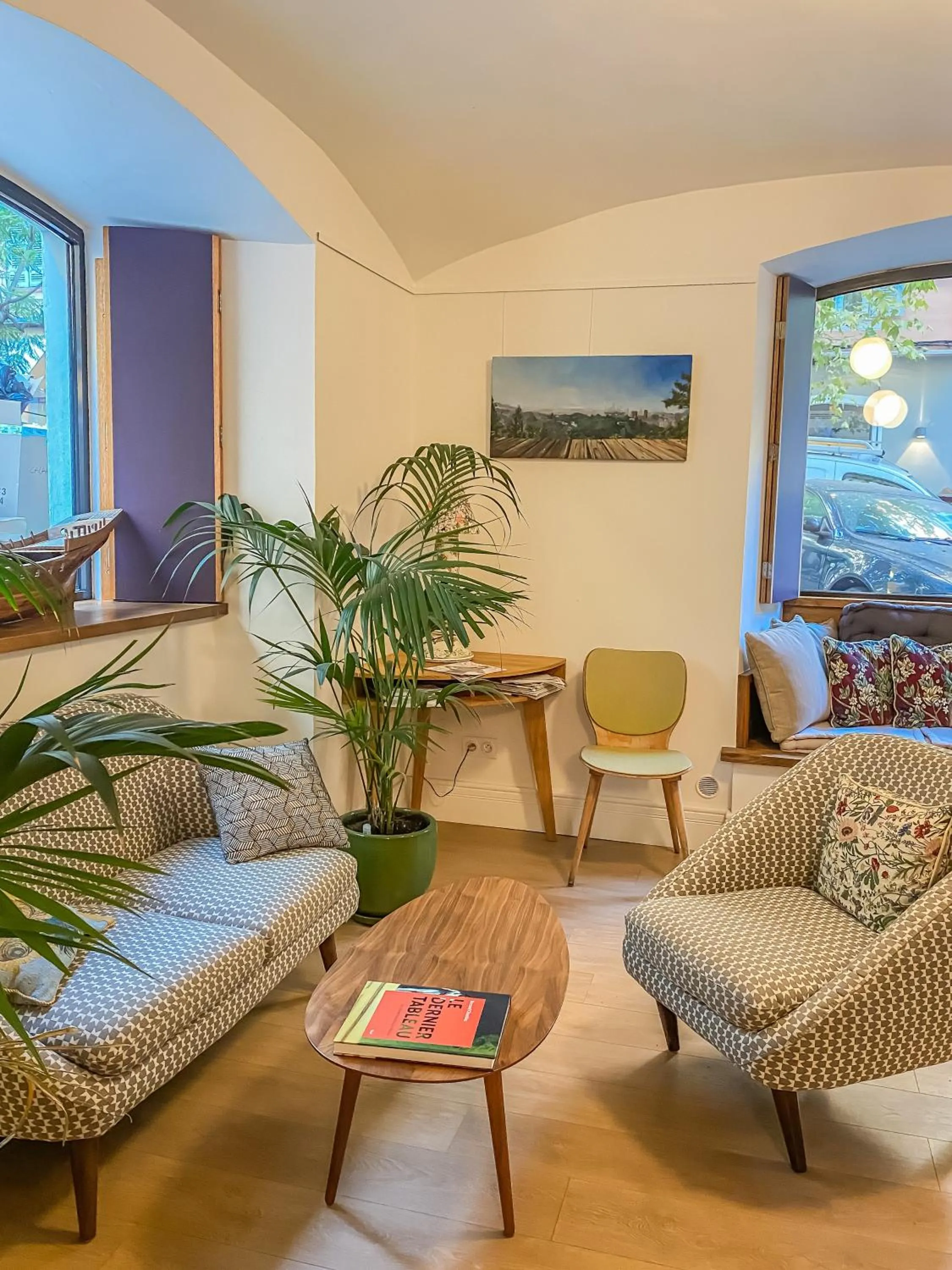 Communal lounge/ TV room in Hotel Central Bastia