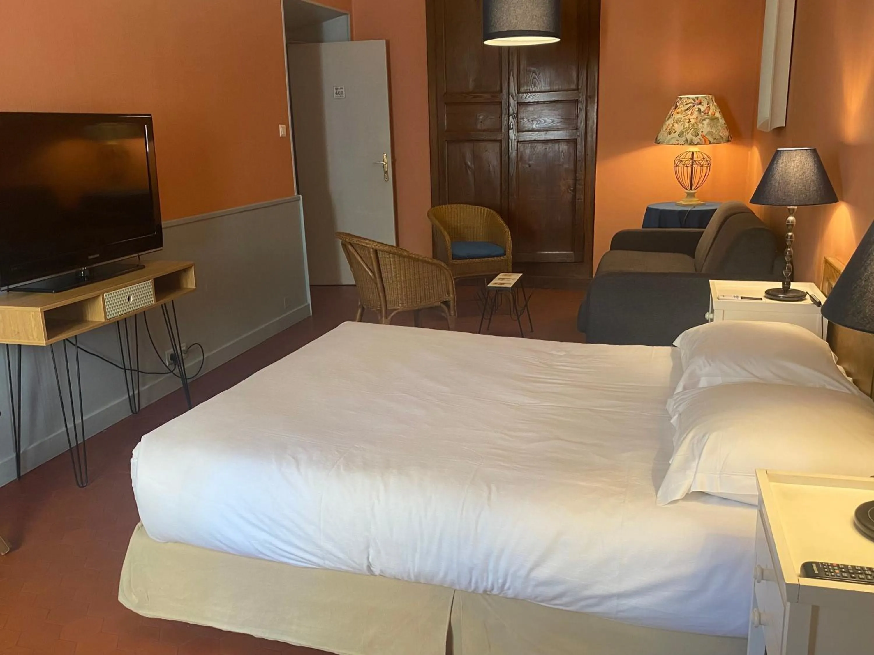 Living room, Bed in Hotel Central Bastia