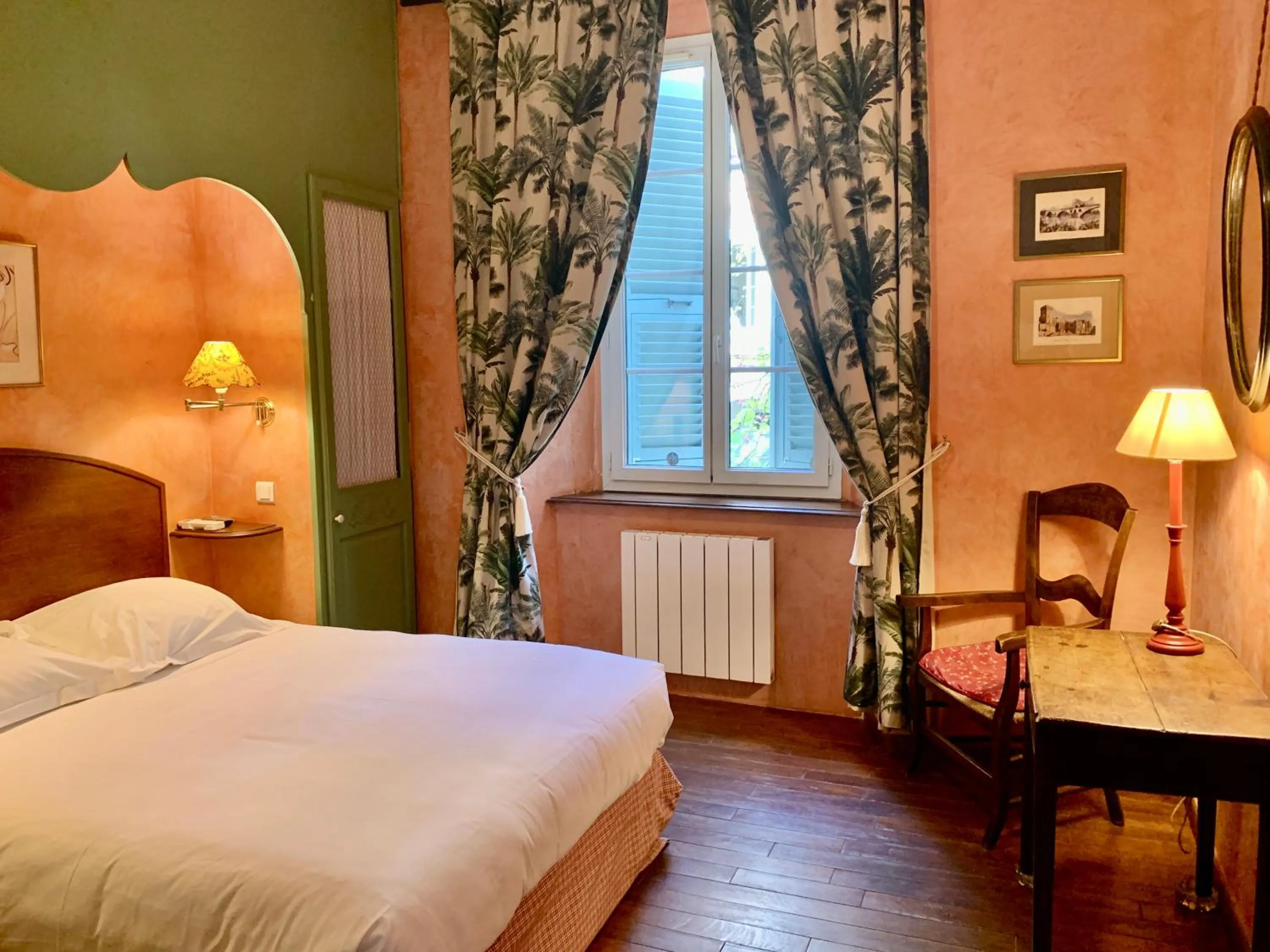 Photo of the whole room, Bed in Hotel Central Bastia