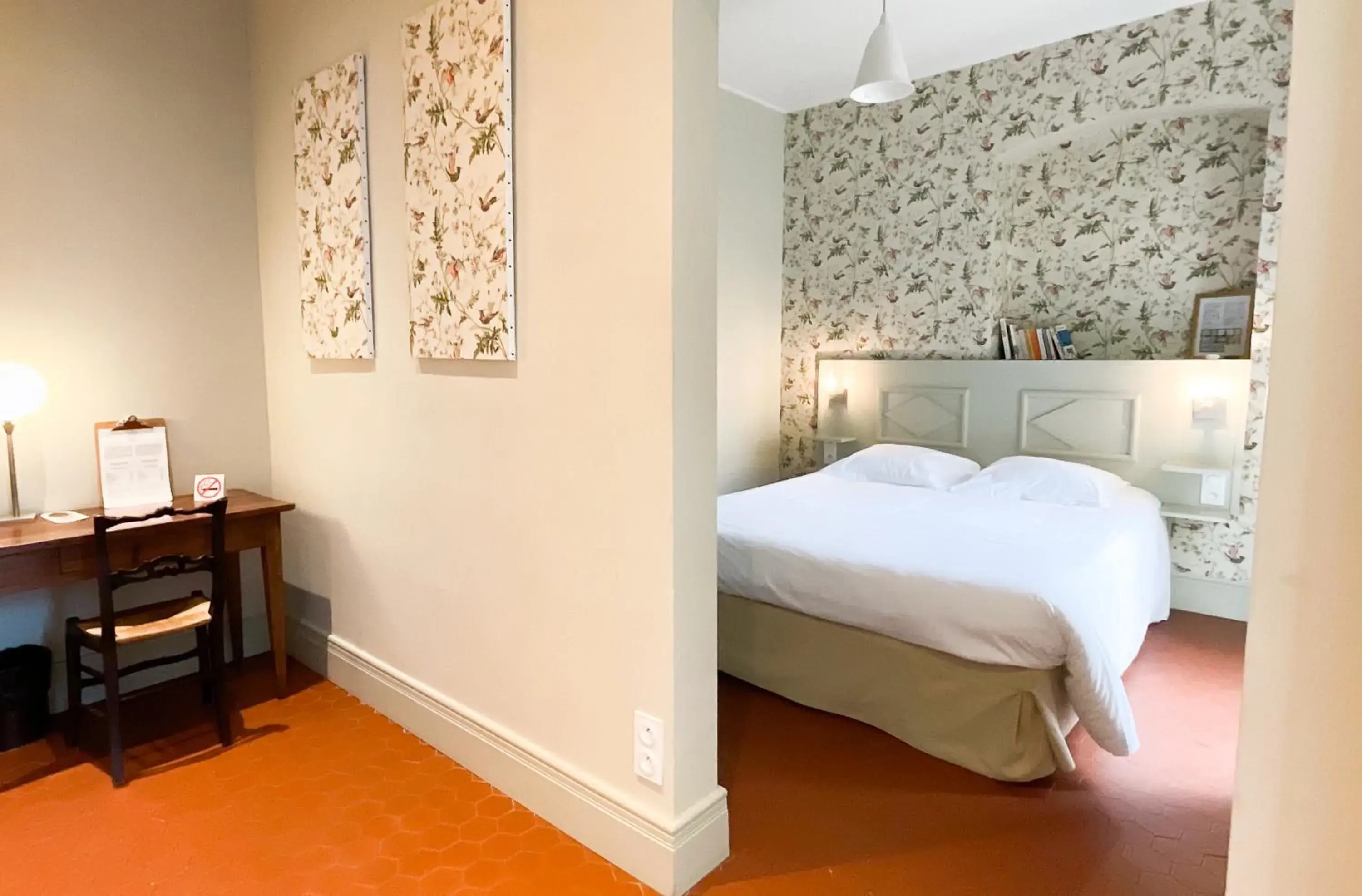 Deluxe Double Room with Balcony in Hotel Central Bastia Deluxe Double Room with Balcony in Hotel Central Bastia