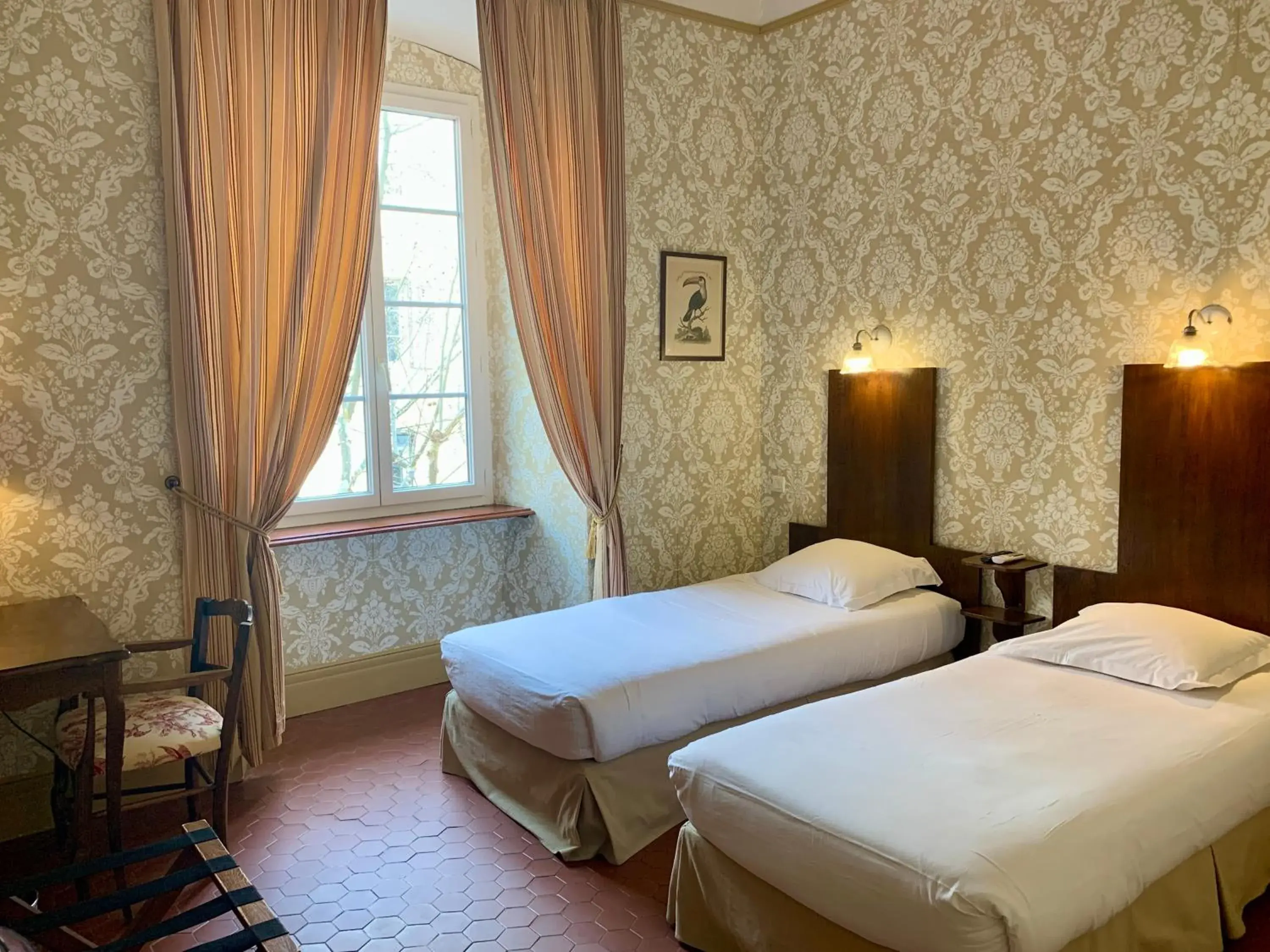 Twin Room with City View in Hotel Central Bastia Twin Room with City View in Hotel Central Bastia