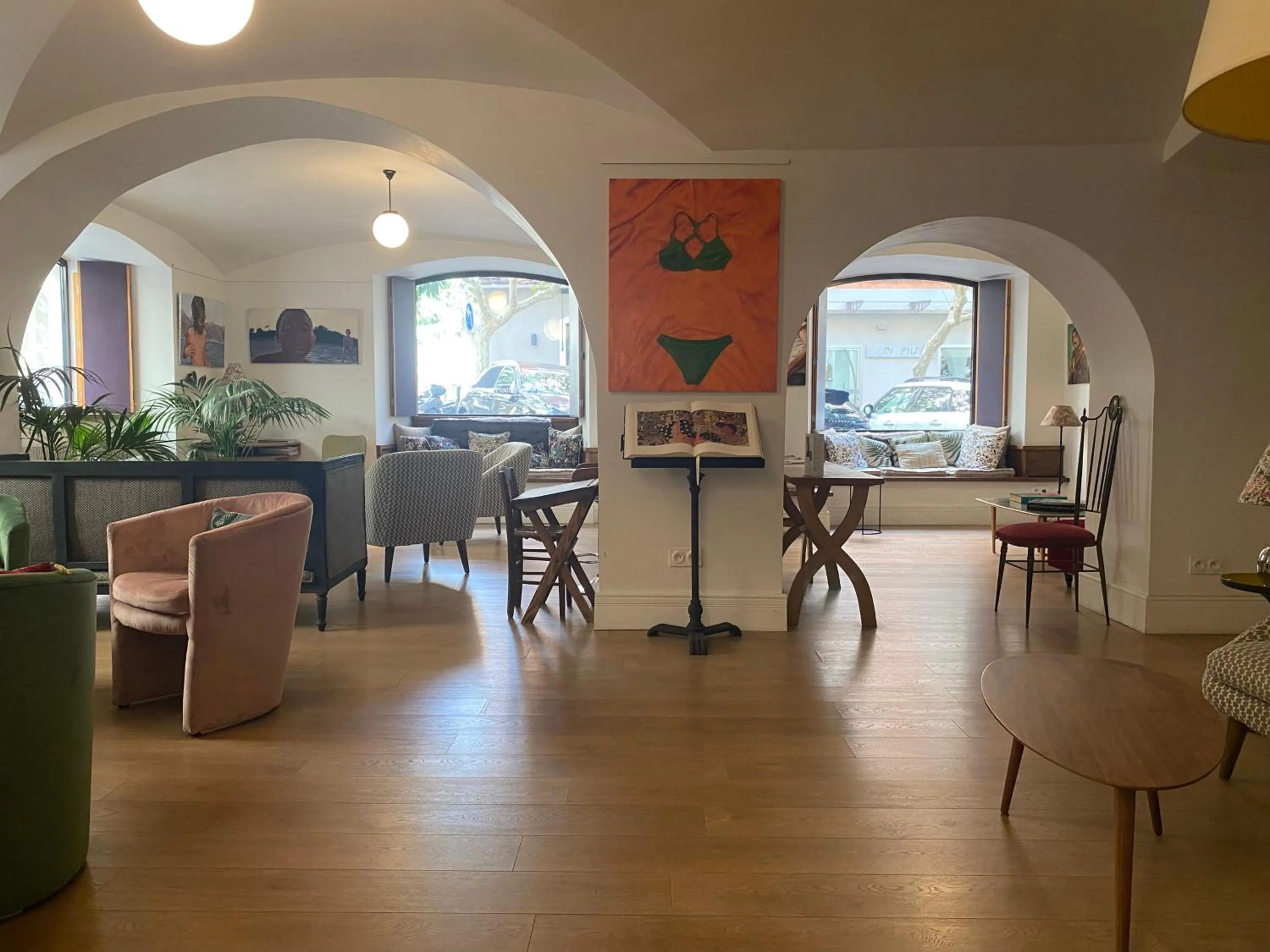 Communal lounge/ TV room in Hotel Central Bastia