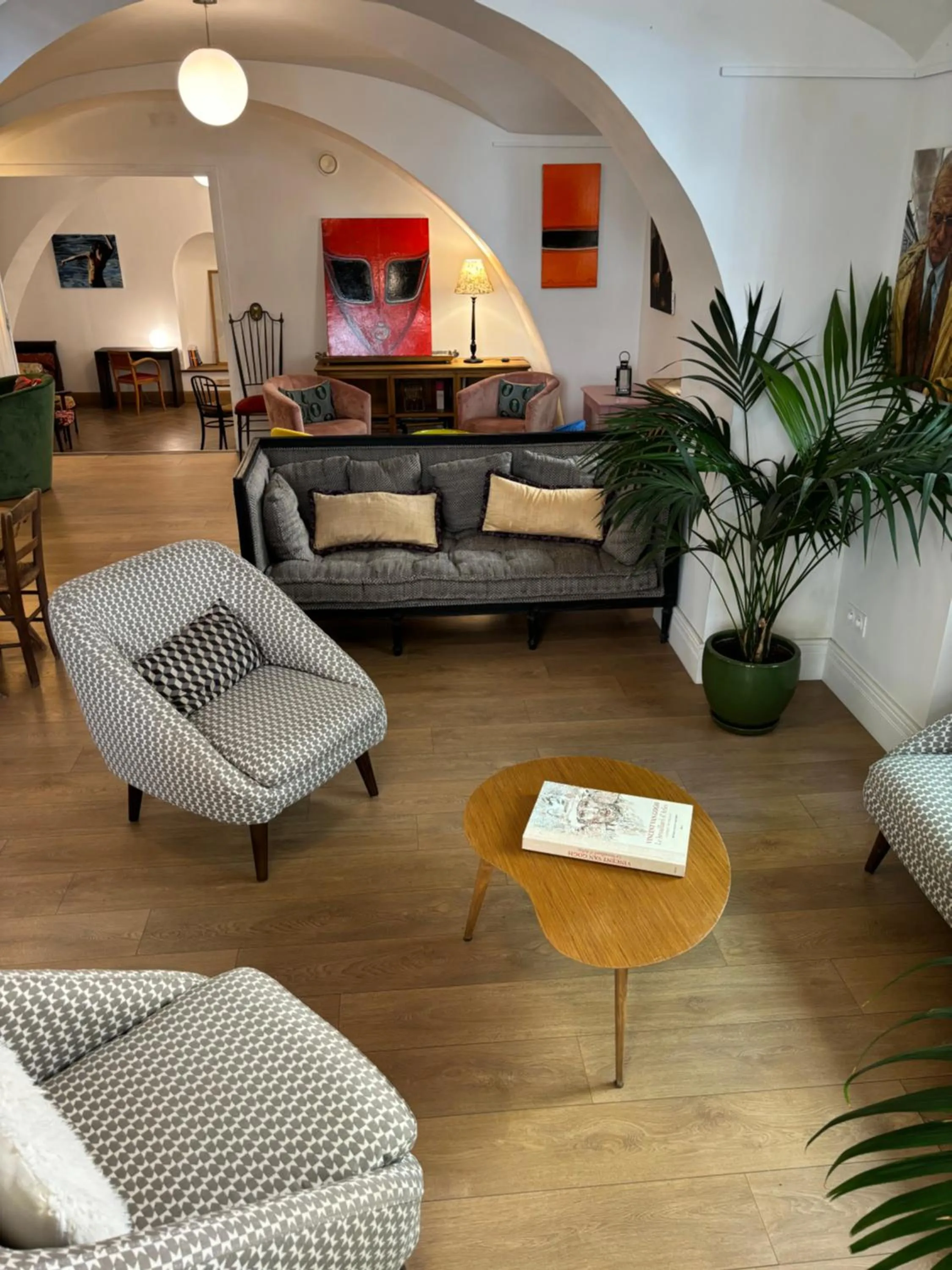 Communal lounge/ TV room in Hotel Central Bastia