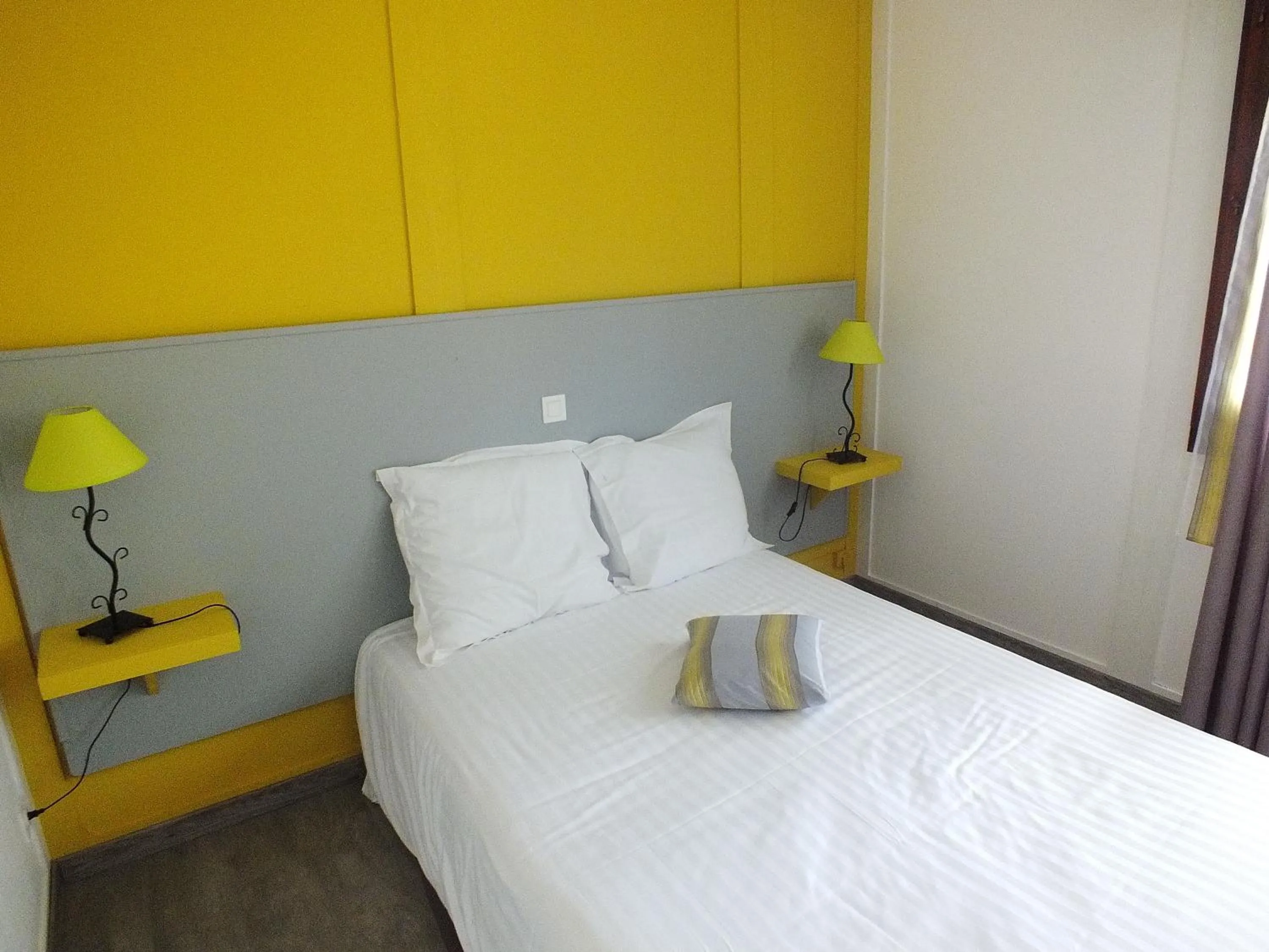 Bedroom, Bed in Hotel Restaurant Le Manguier