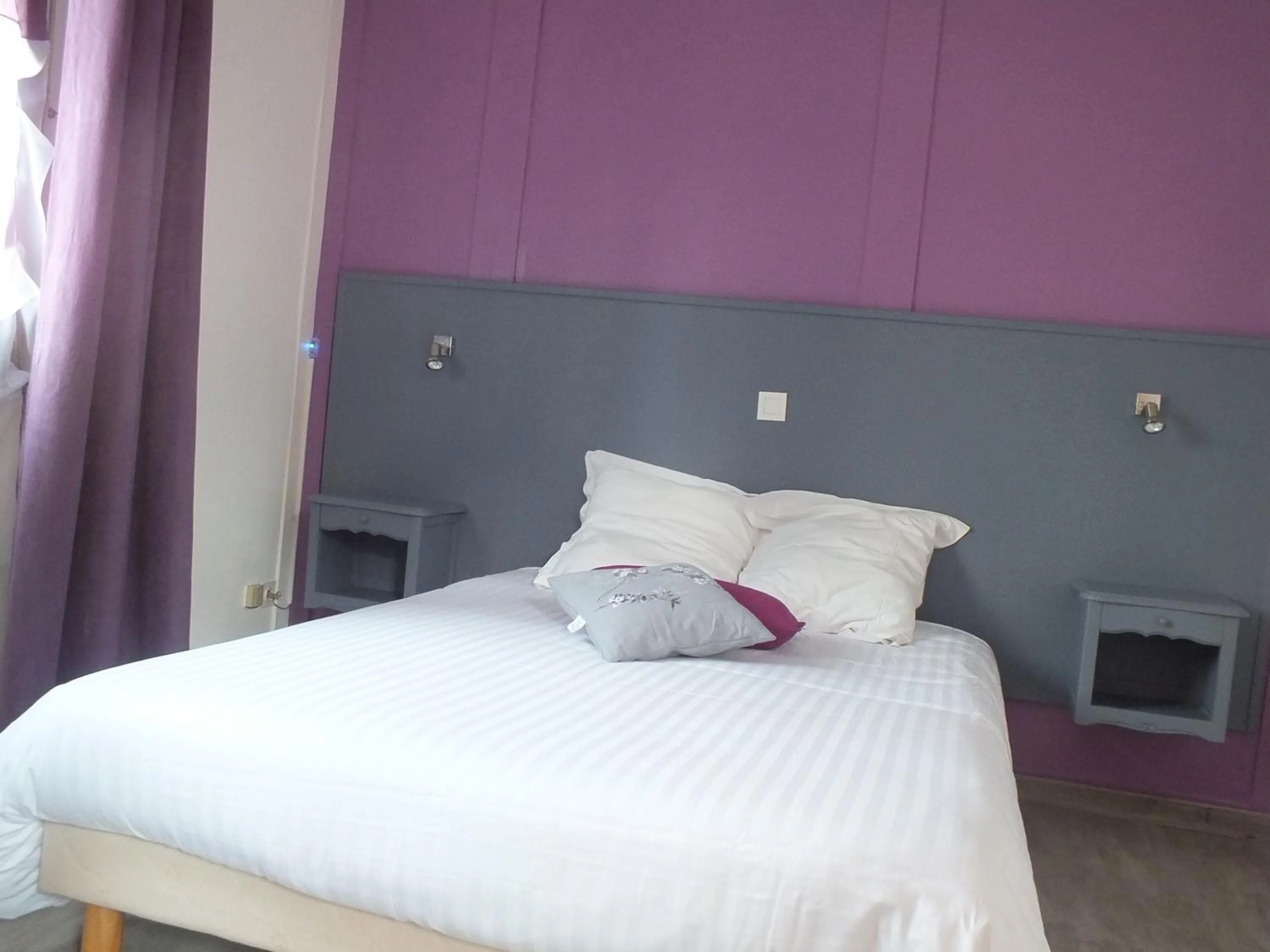 Bedroom, Bed in Hotel Restaurant Le Manguier