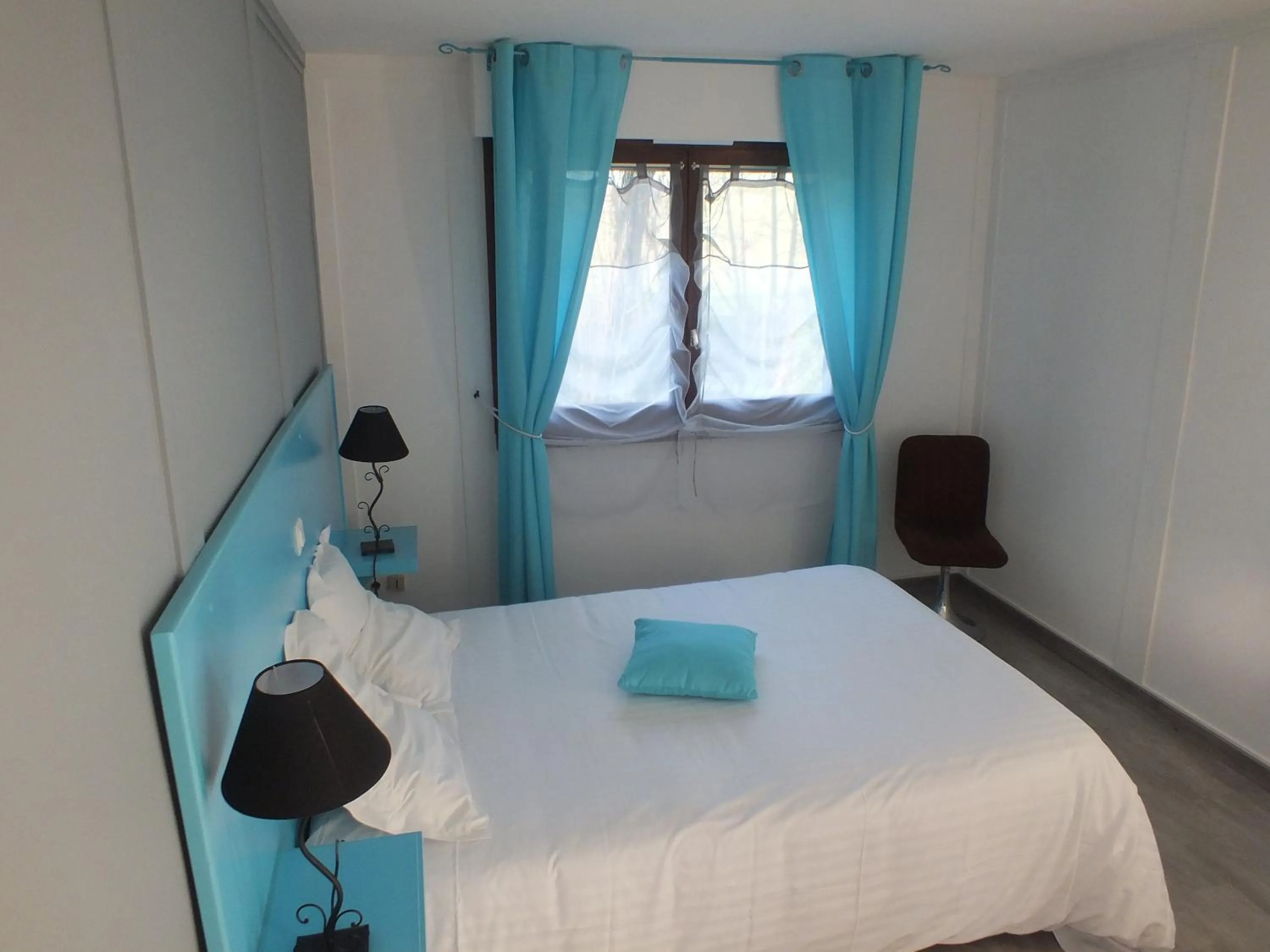 Bedroom, Bed in Hotel Restaurant Le Manguier