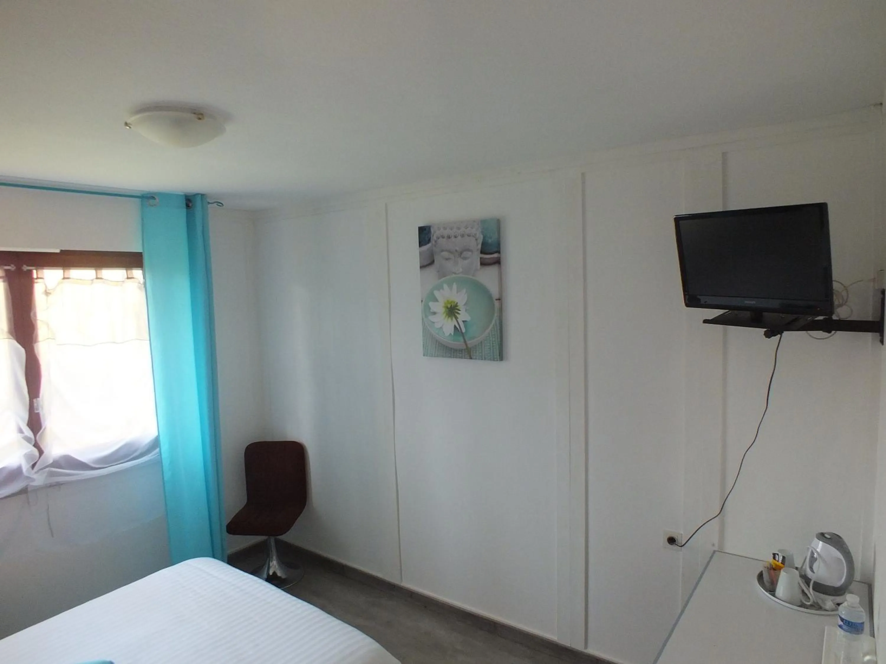 TV and multimedia, Bed in Hotel Restaurant Le Manguier