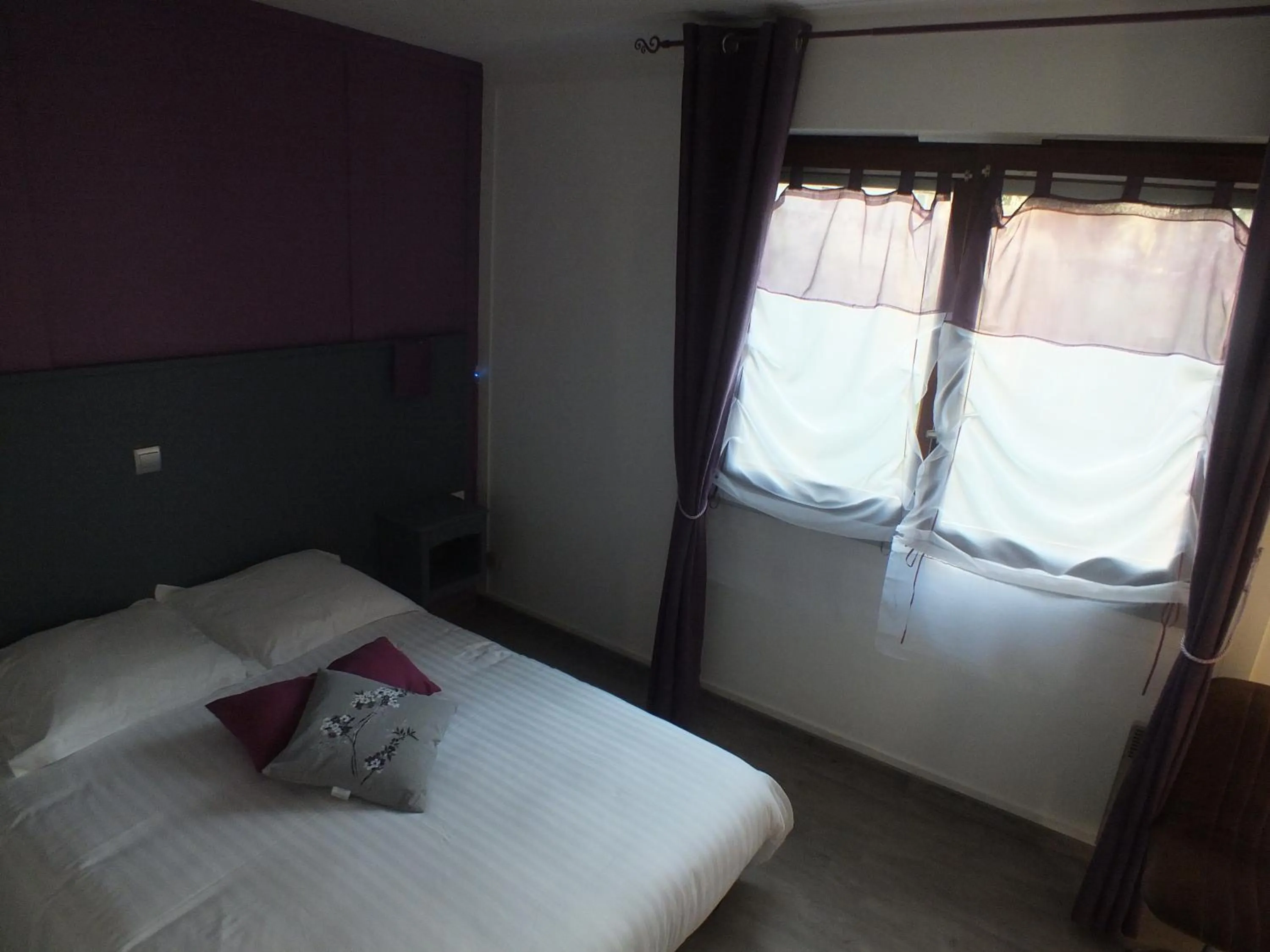 Bedroom, Bed in Hotel Restaurant Le Manguier