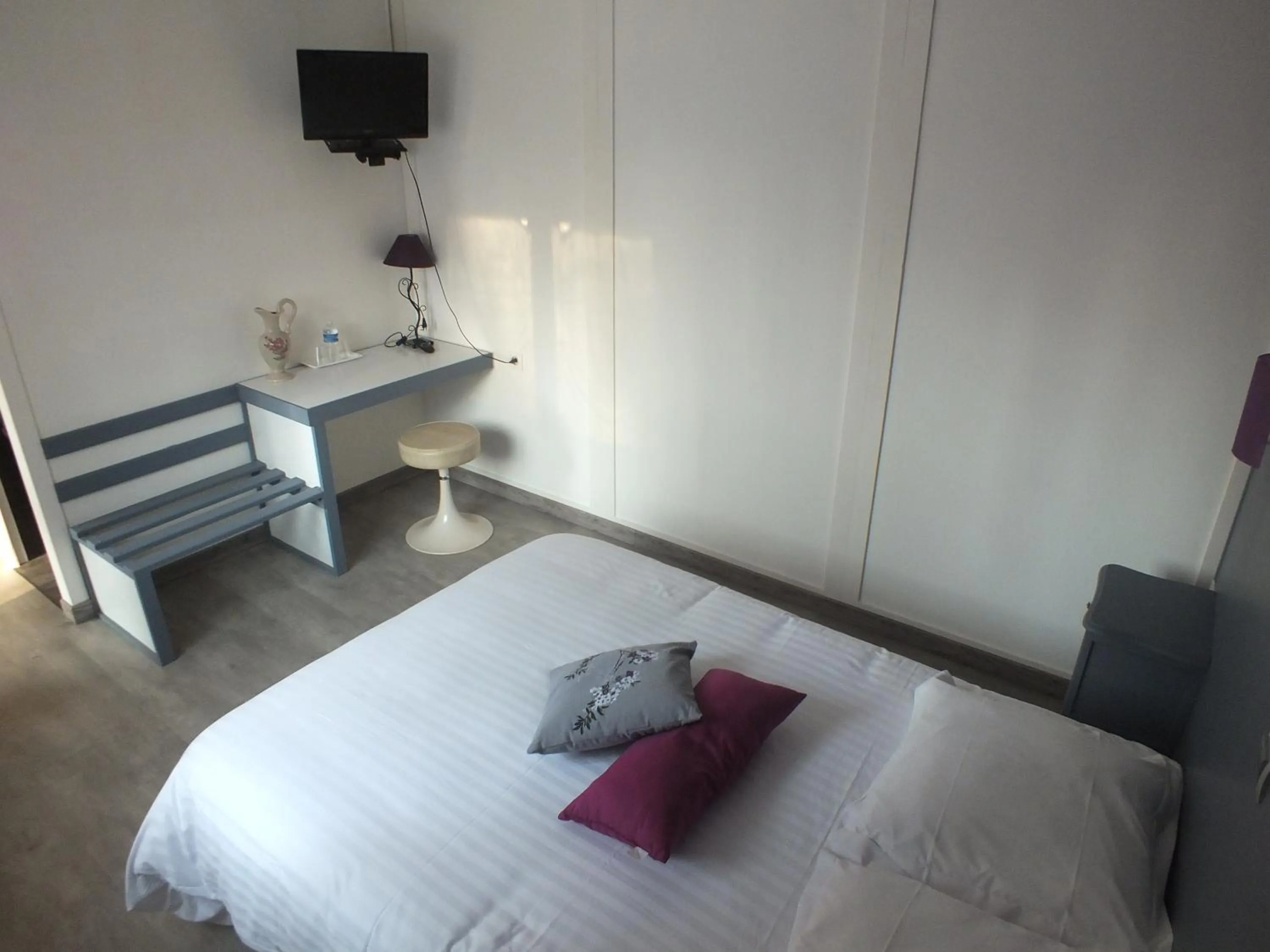 Bedroom, Bed in Hotel Restaurant Le Manguier