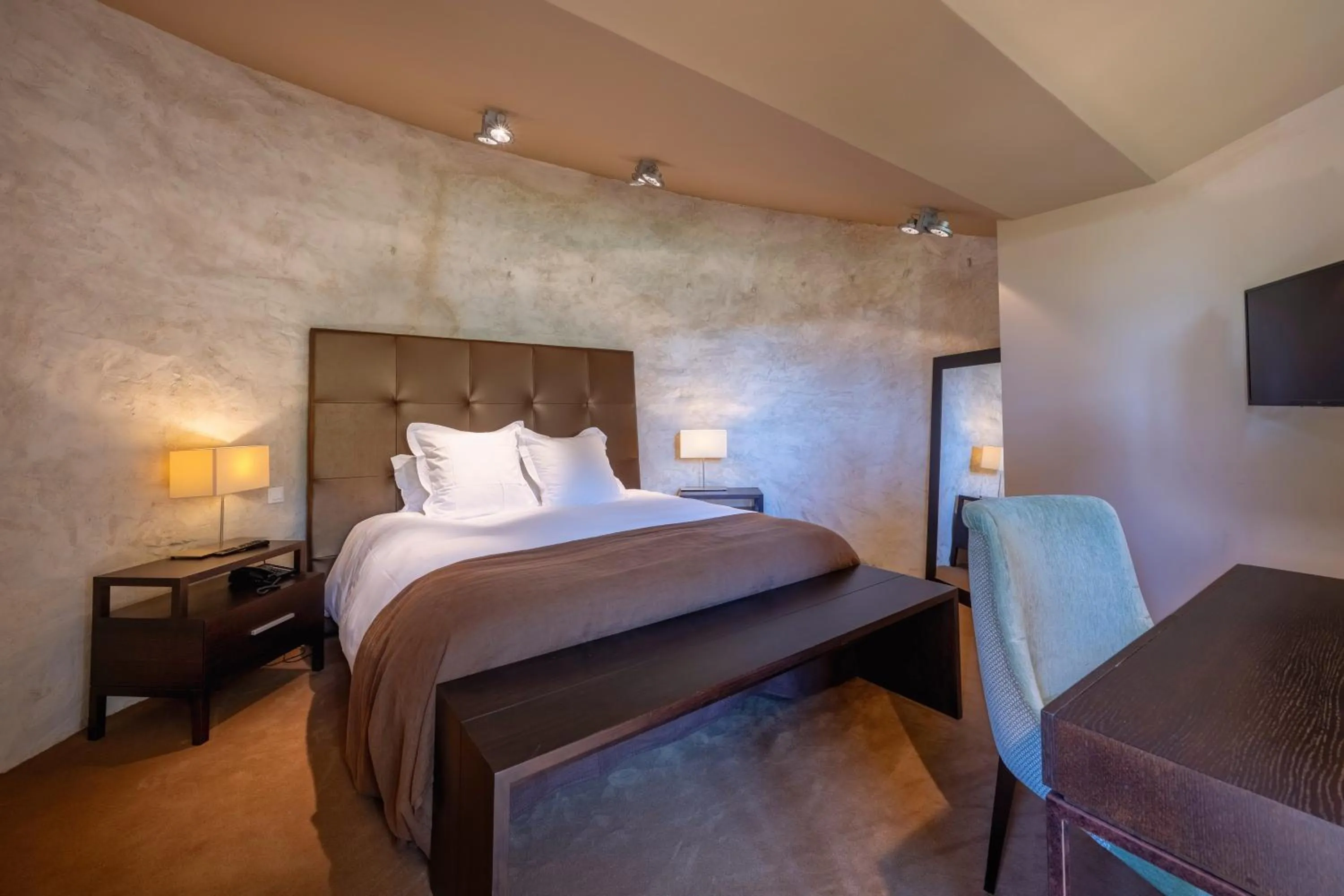 Bedroom, Bed in Hotel Ligaro - Jarnac