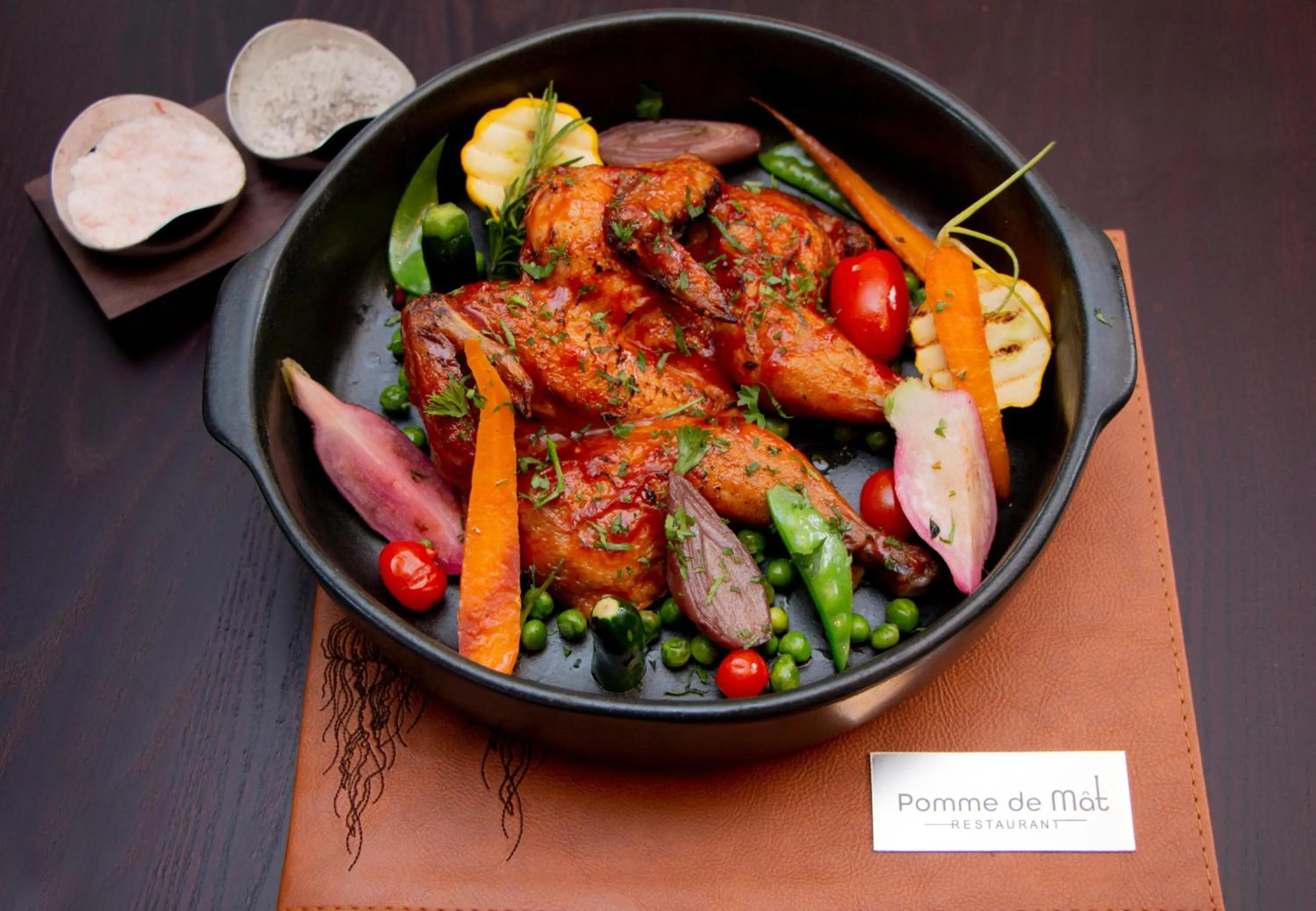 Restaurant/places to eat in Le Suffren Hotel & Marina