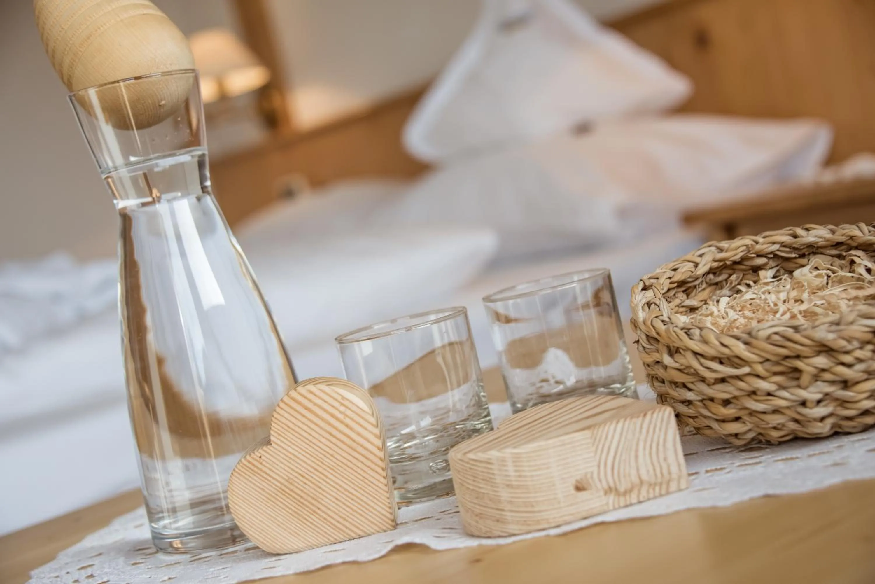 room service, Bed in Naturhotel Waldheim