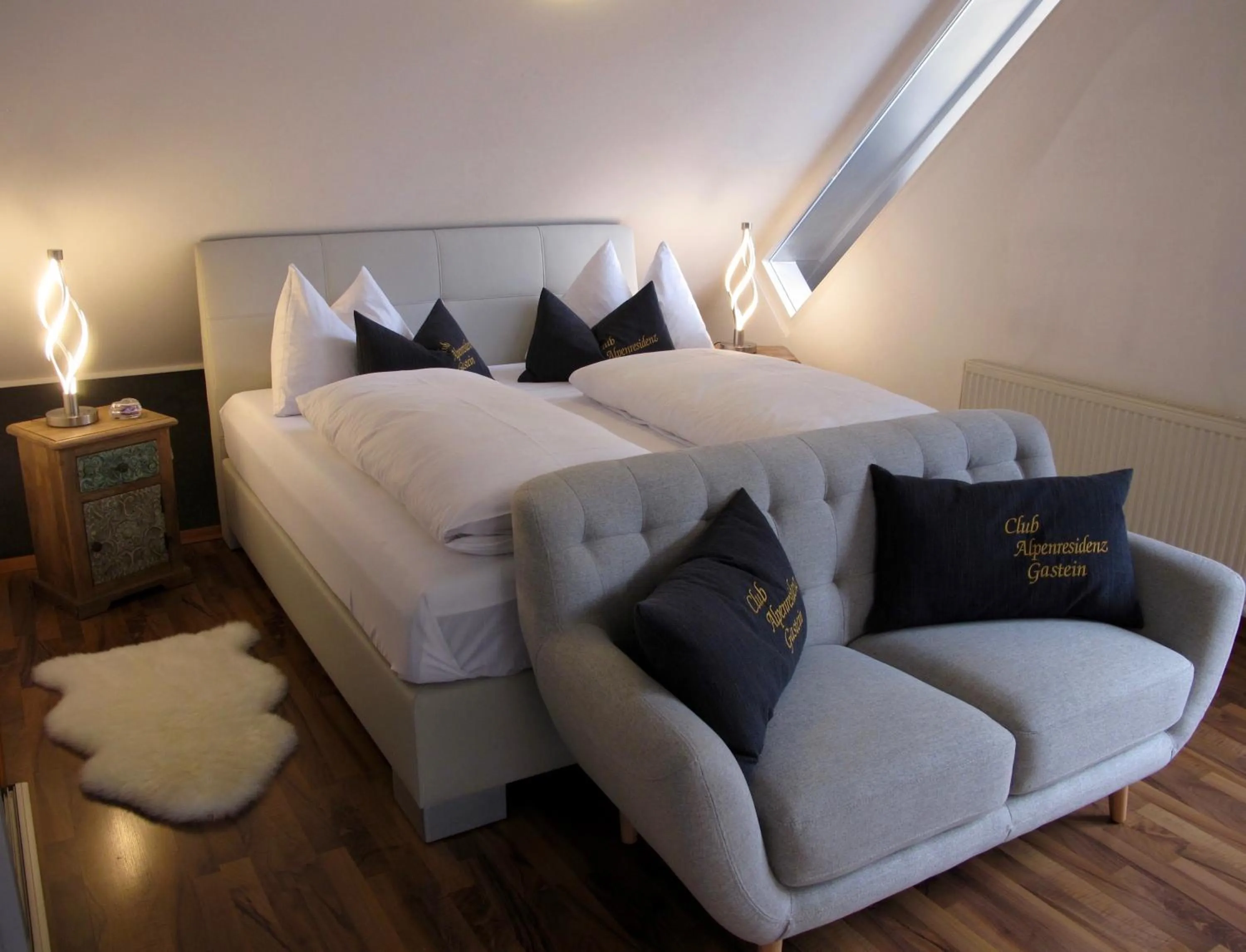 Seating area, Bed in Club Alpenresidenz Gastein