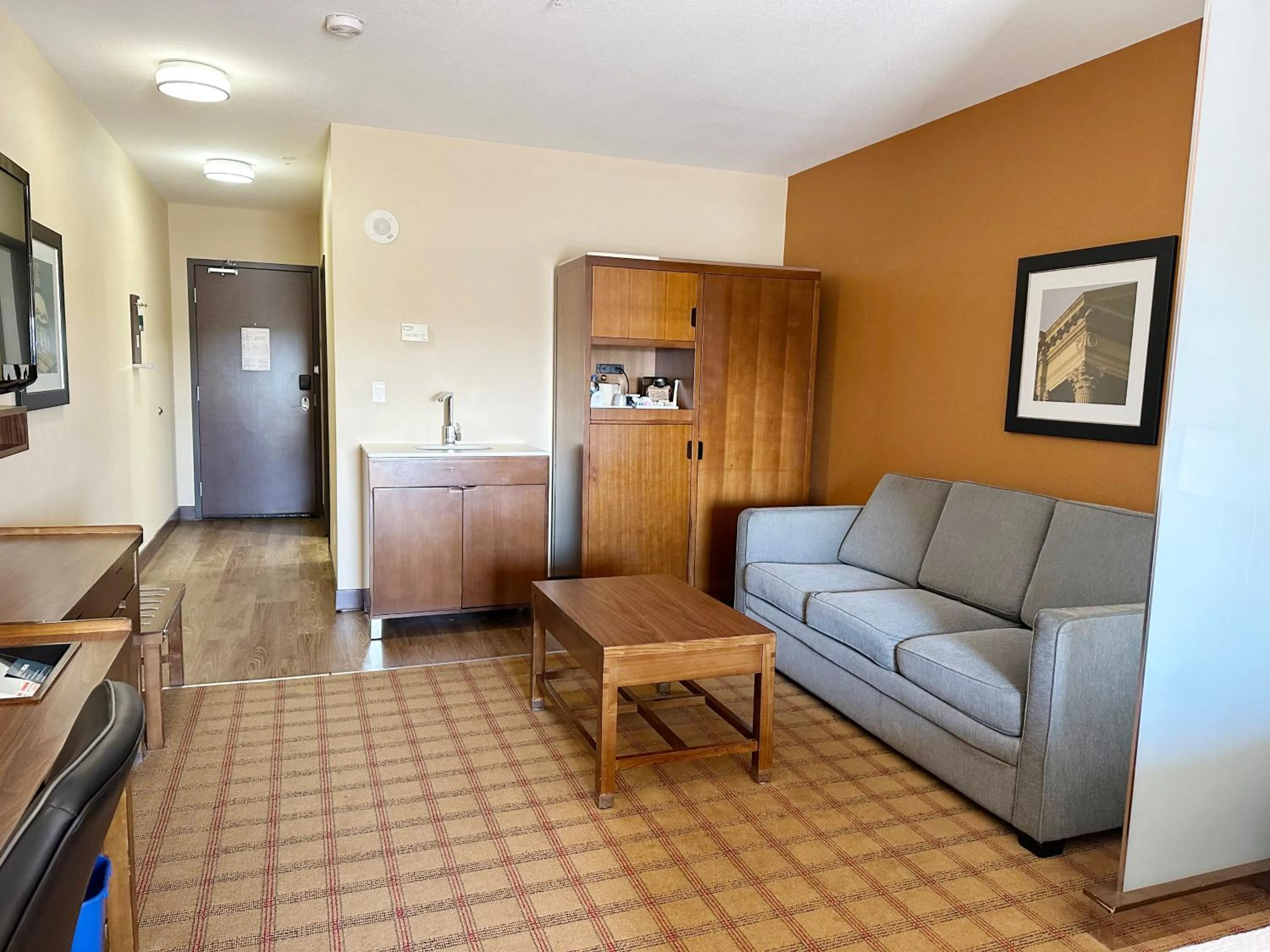 Seating area in Four Points by Sheraton Edmonton Gateway