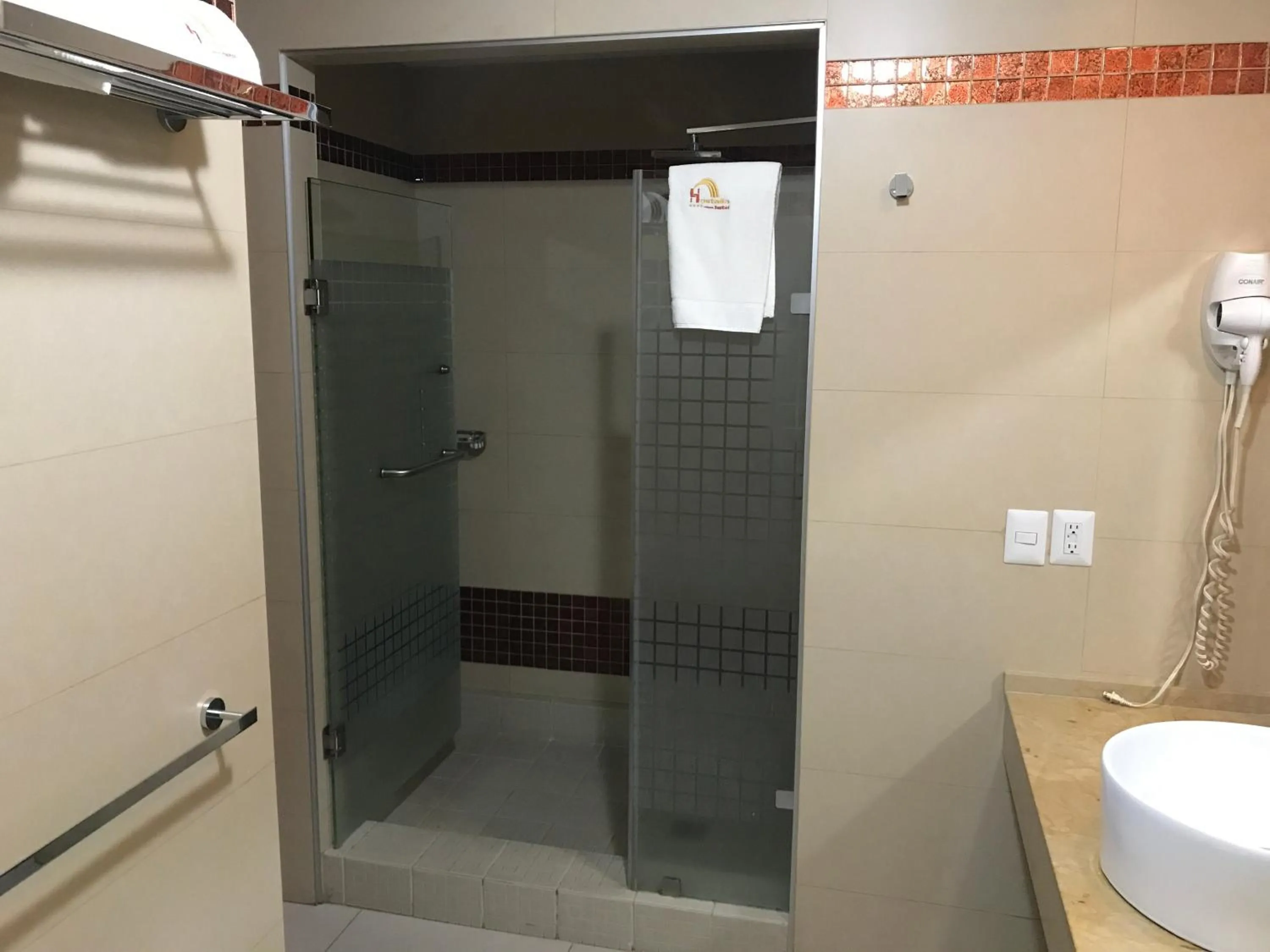 Shower in Hostalia Hotel Expo & Business Class
