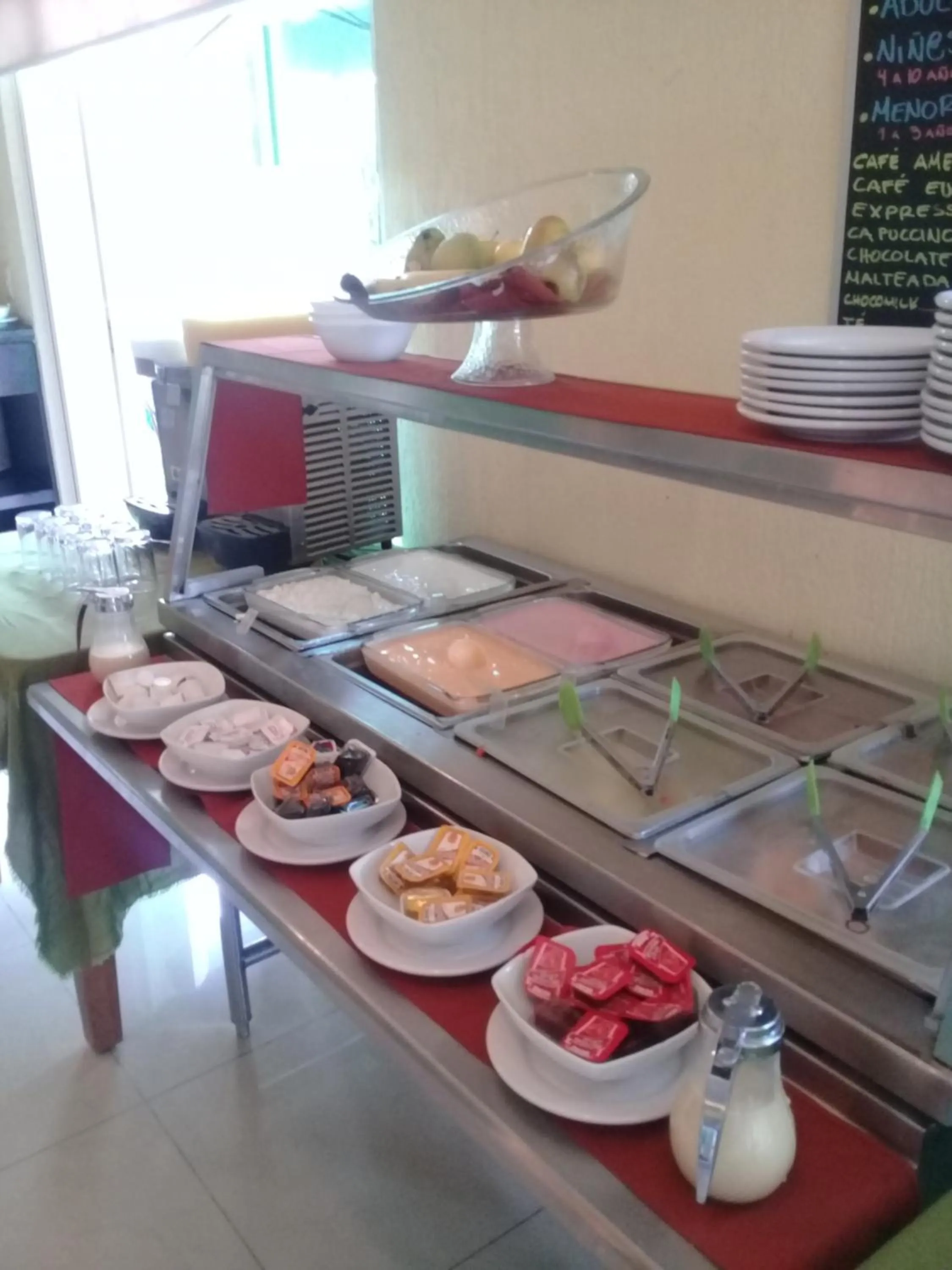 Food and drinks in Hostalia Hotel Expo & Business Class