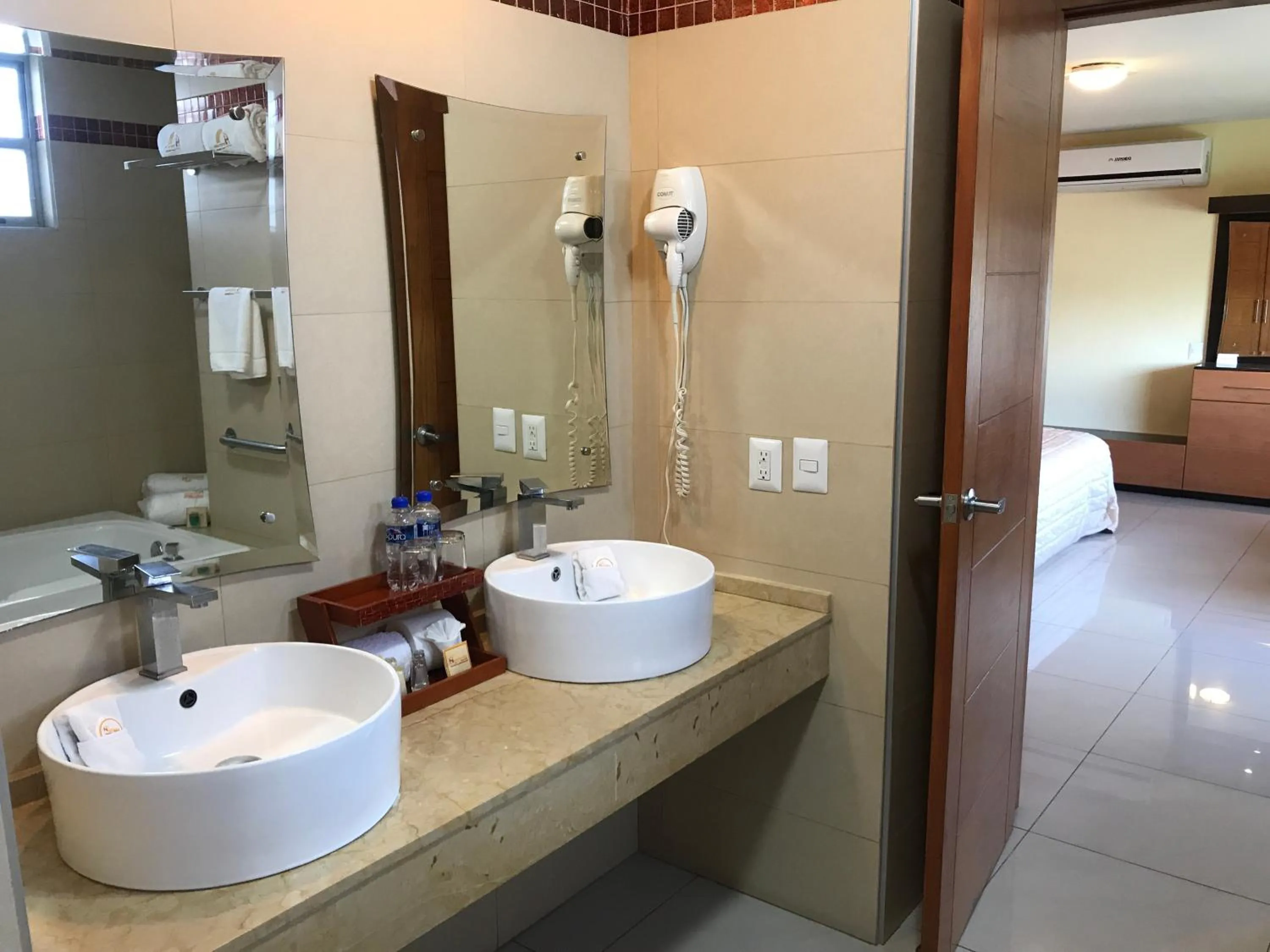 Shower in Hostalia Hotel Expo & Business Class