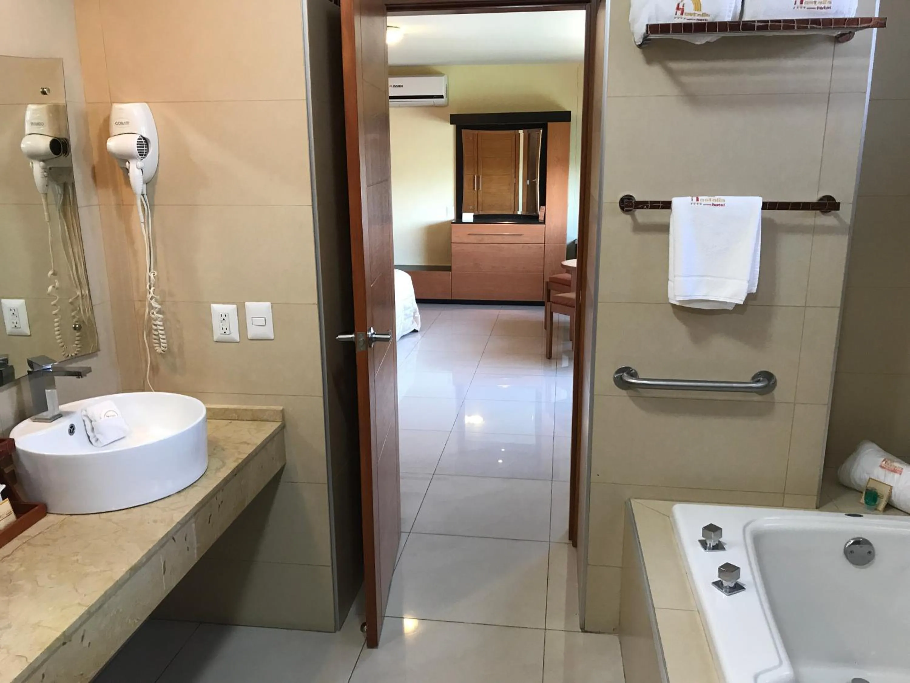 Shower in Hostalia Hotel Expo & Business Class