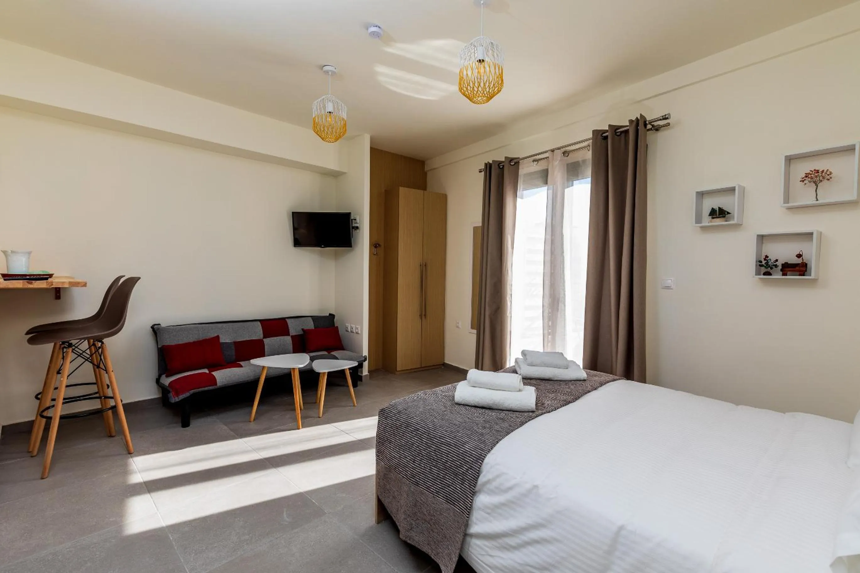 Photo of the whole room, Bed in Central Stay Athens