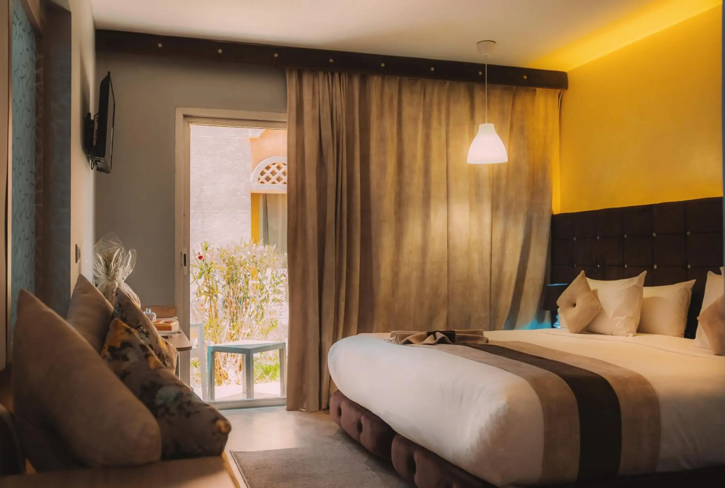 Bed in RS Hotel Karam Palace Bed in RS Hotel Karam Palace