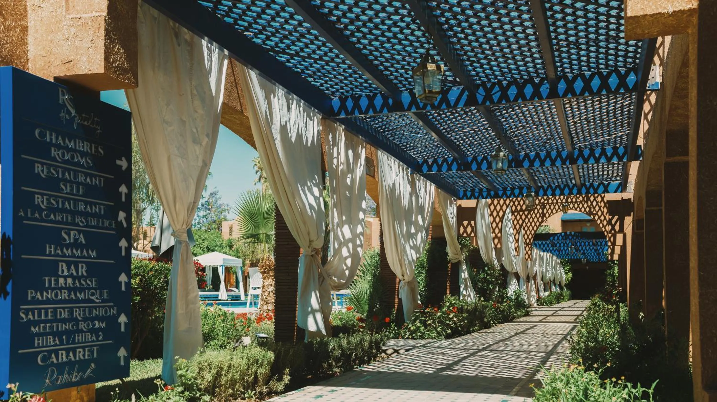 Garden in RS Hotel Karam Palace