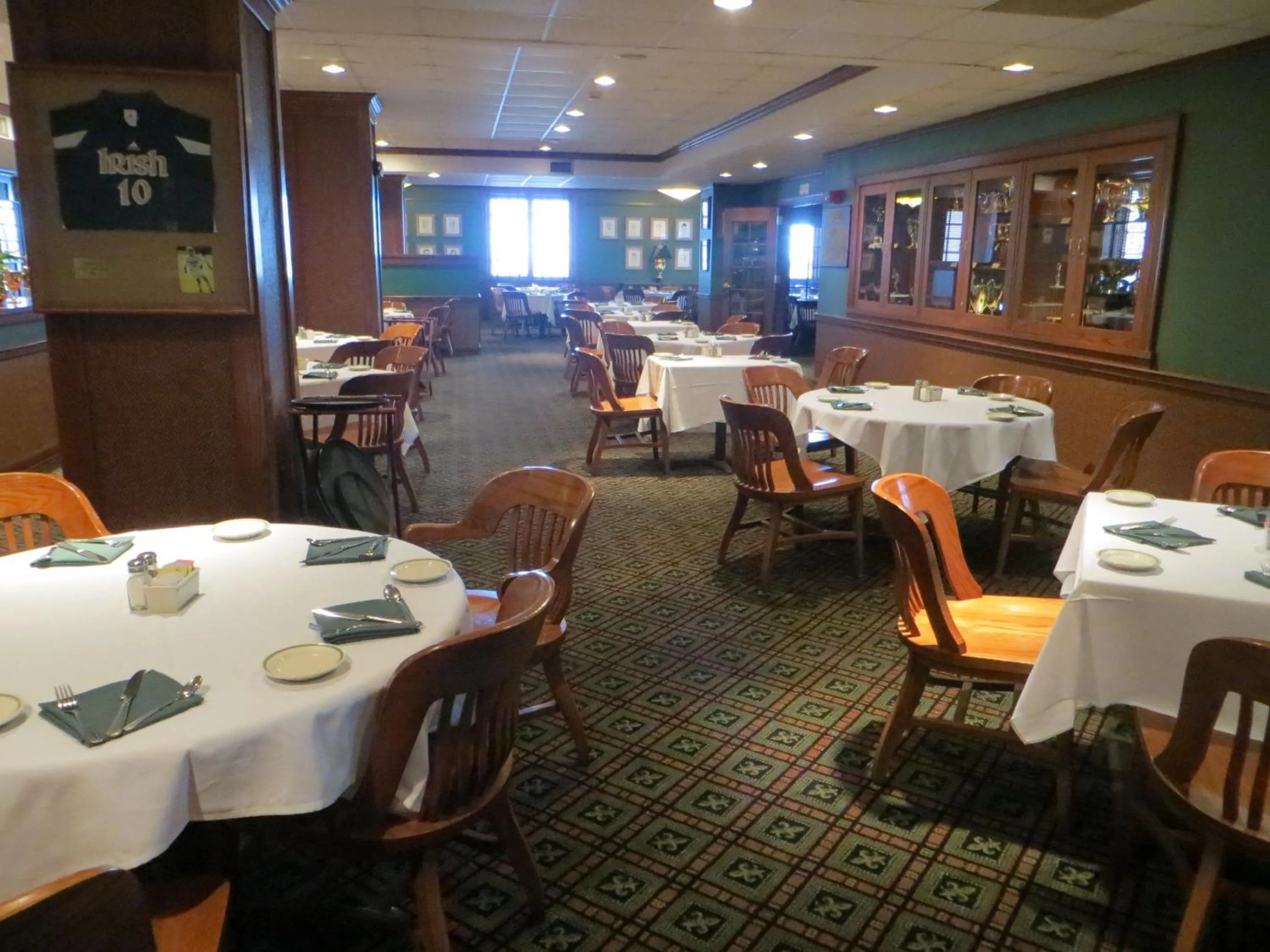 Restaurant/places to eat in Missouri Athletic Club