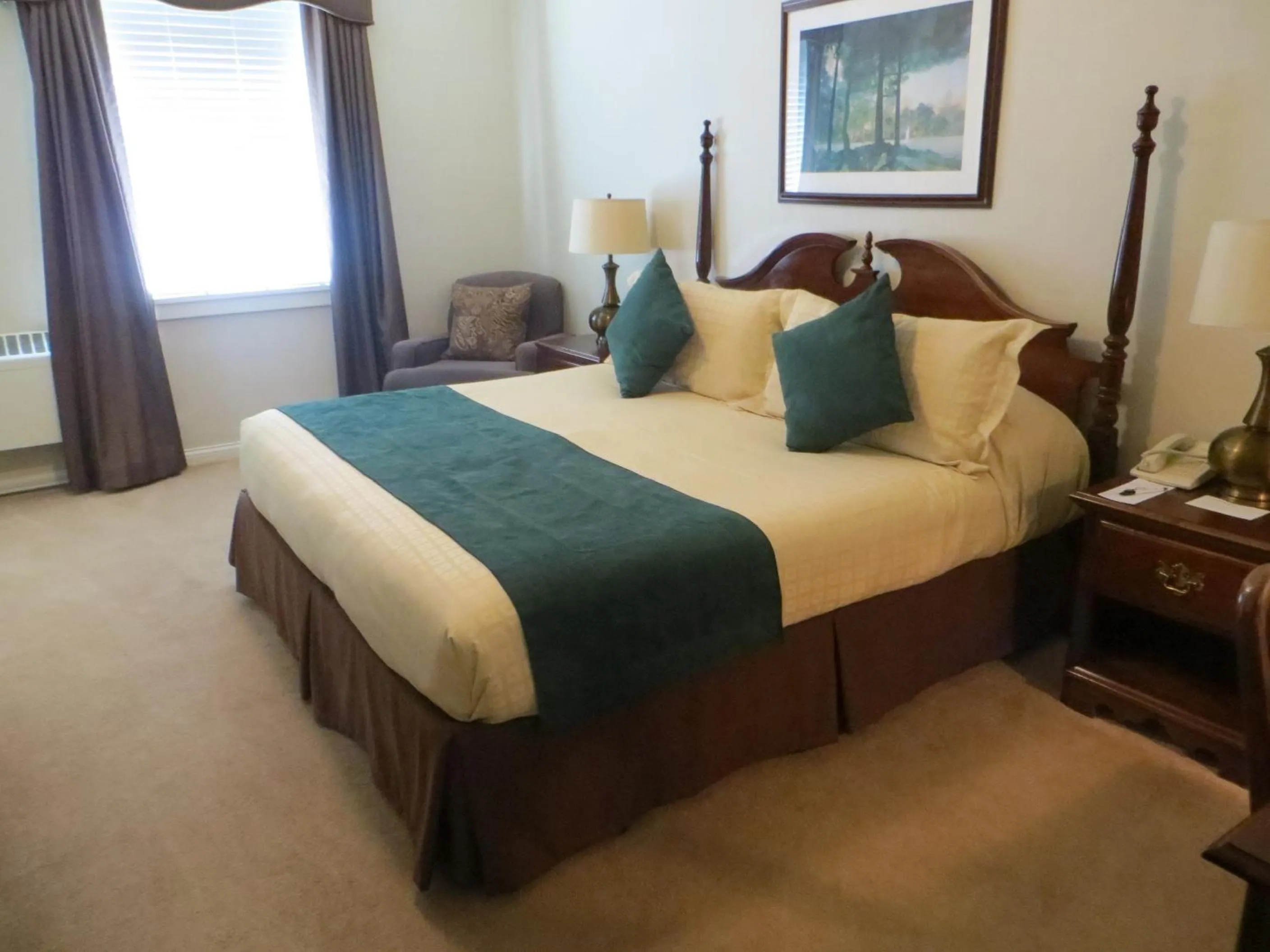 Photo of the whole room, Bed in Missouri Athletic Club