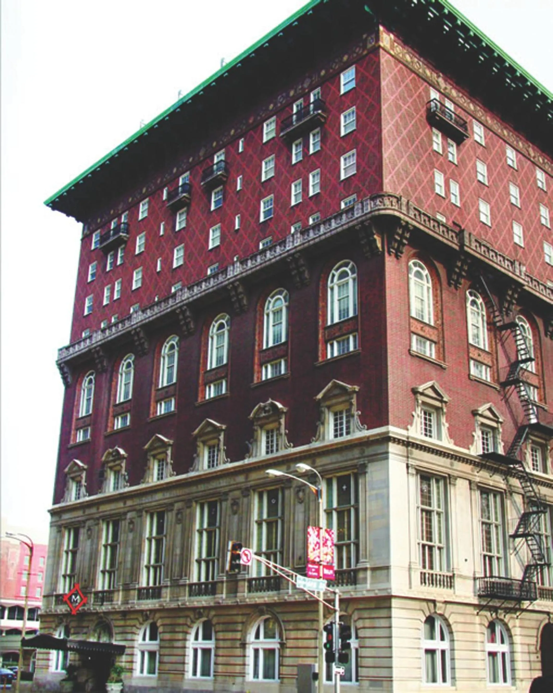 Facade/entrance in Missouri Athletic Club