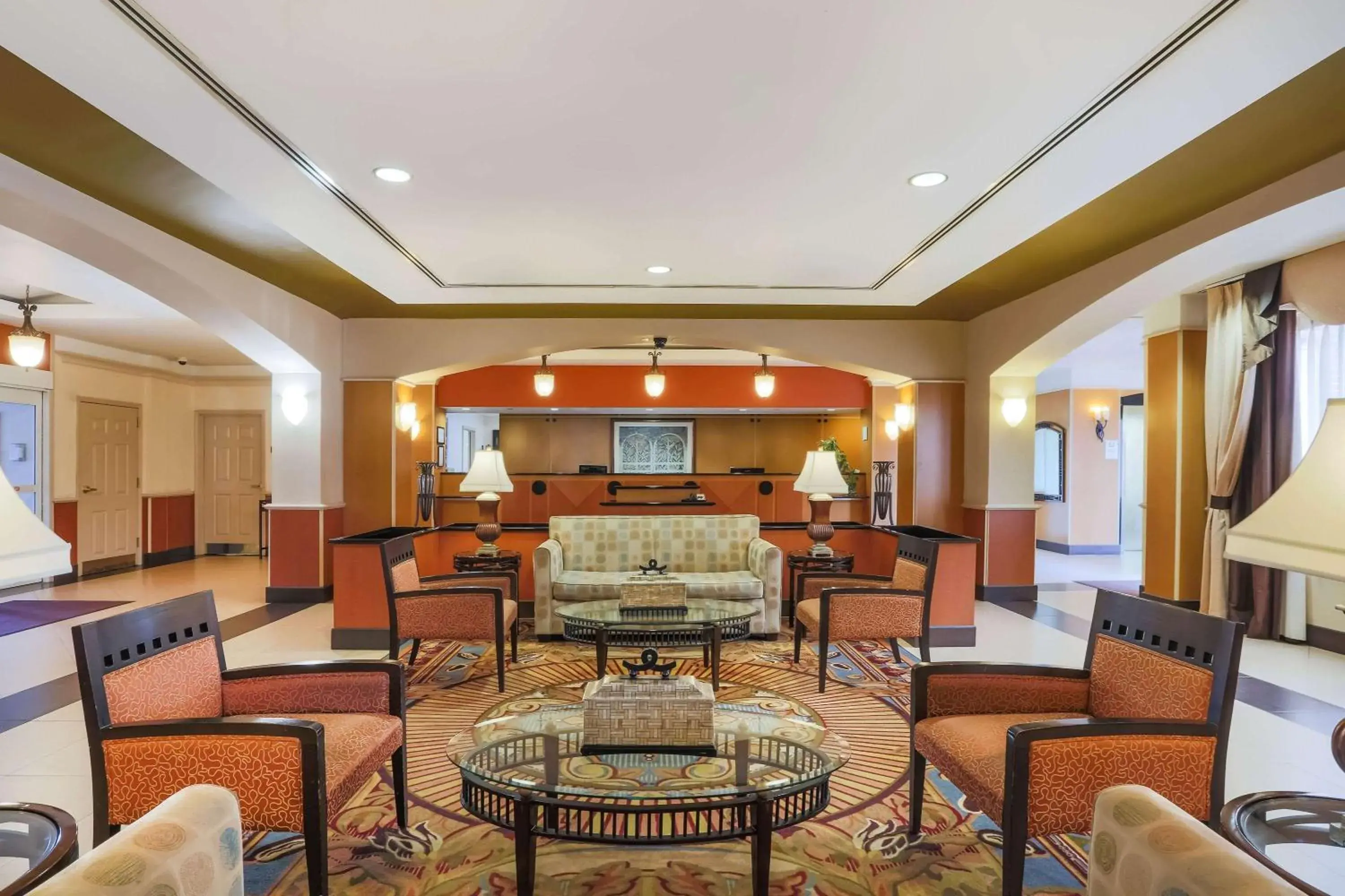 Lobby or reception in La Quinta by Wyndham Islip - MacArthur Airport Lobby or reception in La Quinta by Wyndham Islip - MacArthur Airport