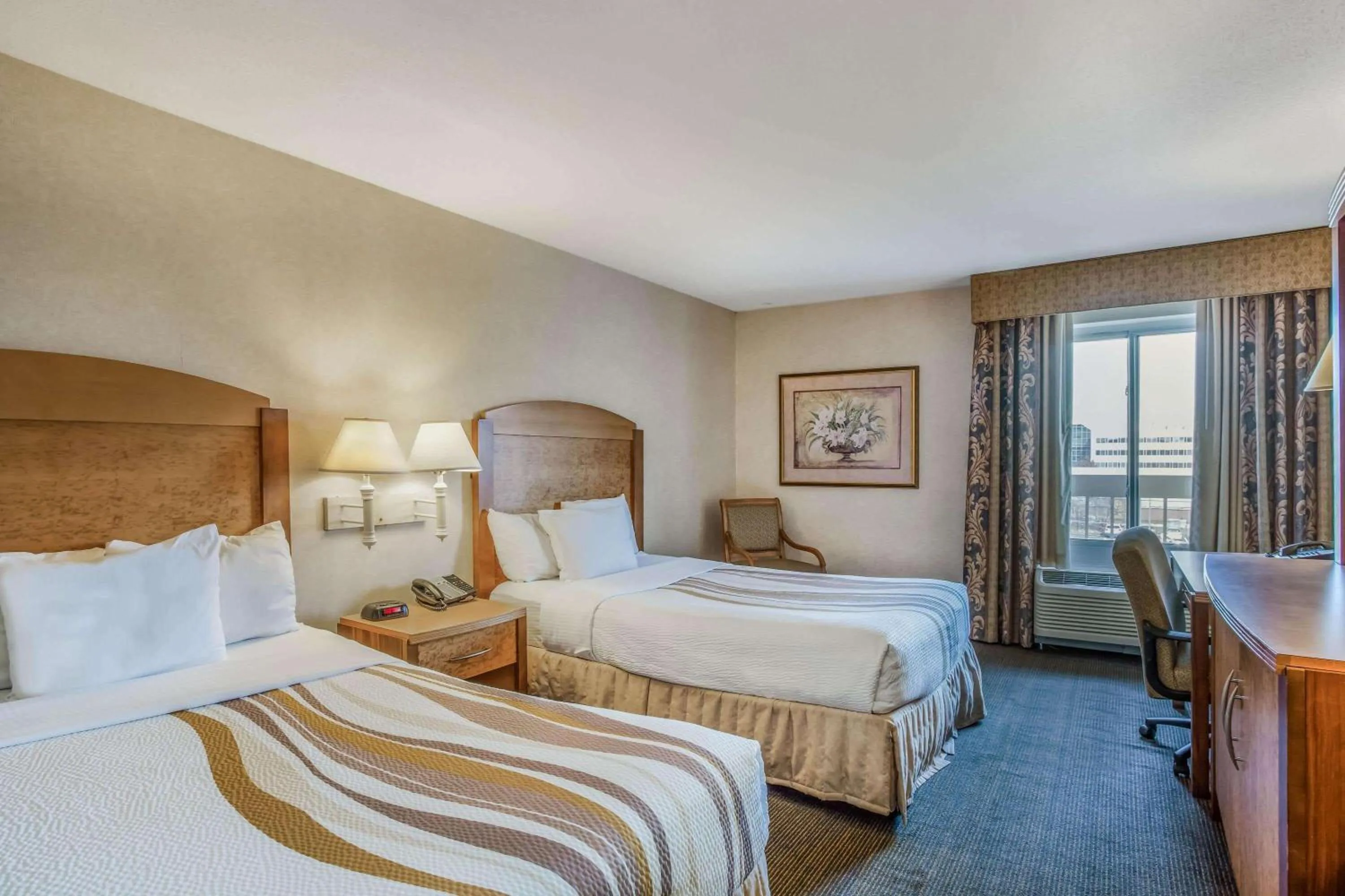 Photo of the whole room, Bed in La Quinta by Wyndham Islip - MacArthur Airport