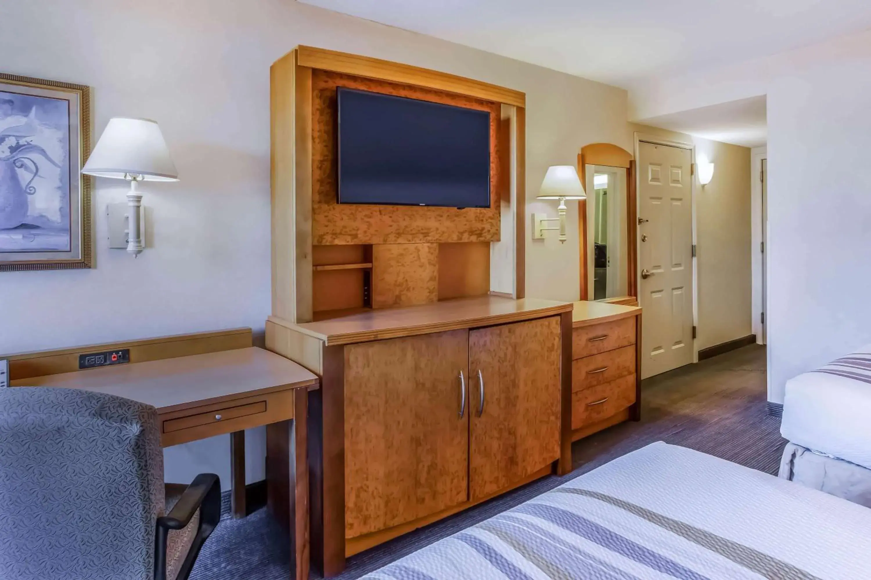 Photo of the whole room, Bed in La Quinta by Wyndham Islip - MacArthur Airport Photo of the whole room, Bed in La Quinta by Wyndham Islip - MacArthur Airport