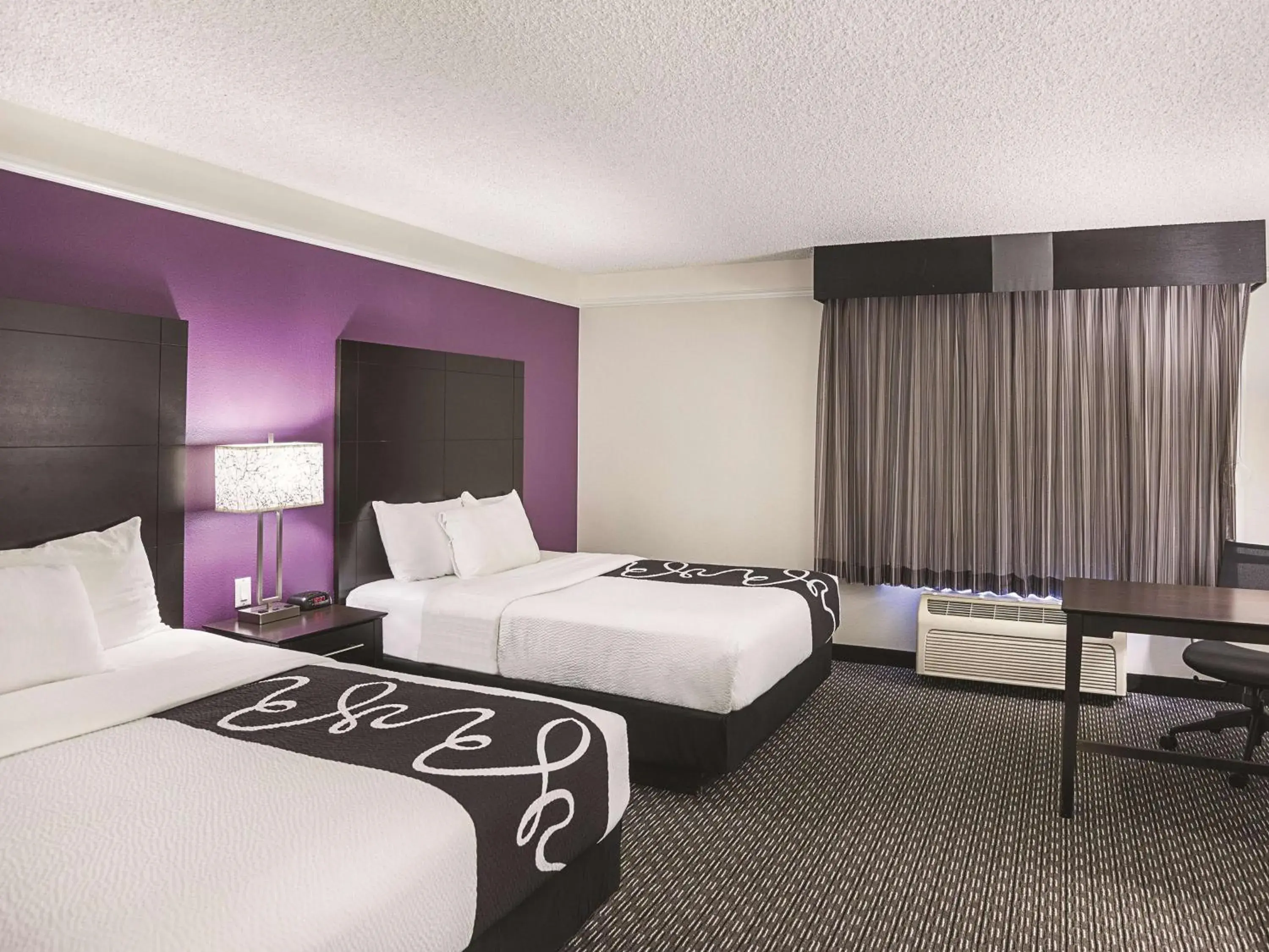 Photo of the whole room, Bed in La Quinta by Wyndham Phoenix Scottsdale Photo of the whole room, Bed in La Quinta by Wyndham Phoenix Scottsdale