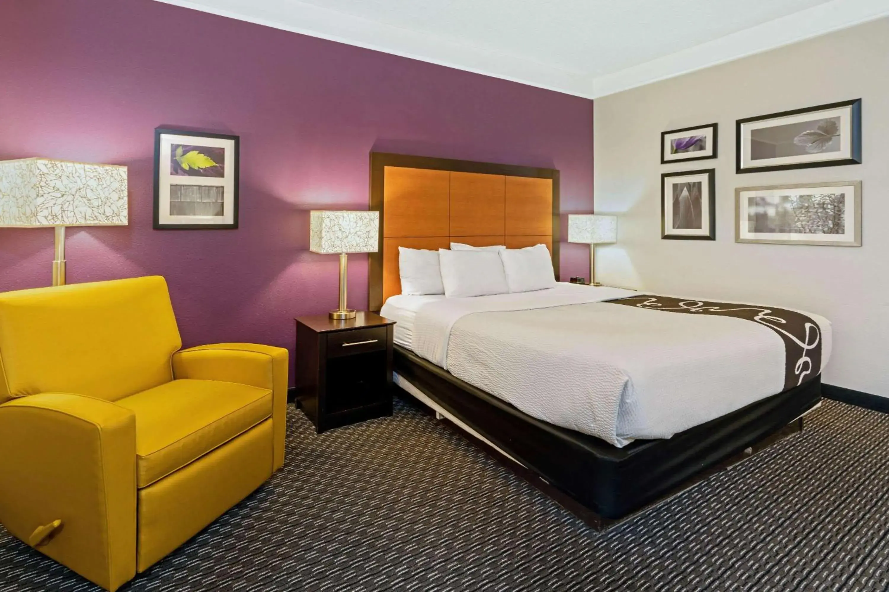 Photo of the whole room, Bed in La Quinta by Wyndham Phoenix Scottsdale Photo of the whole room, Bed in La Quinta by Wyndham Phoenix Scottsdale