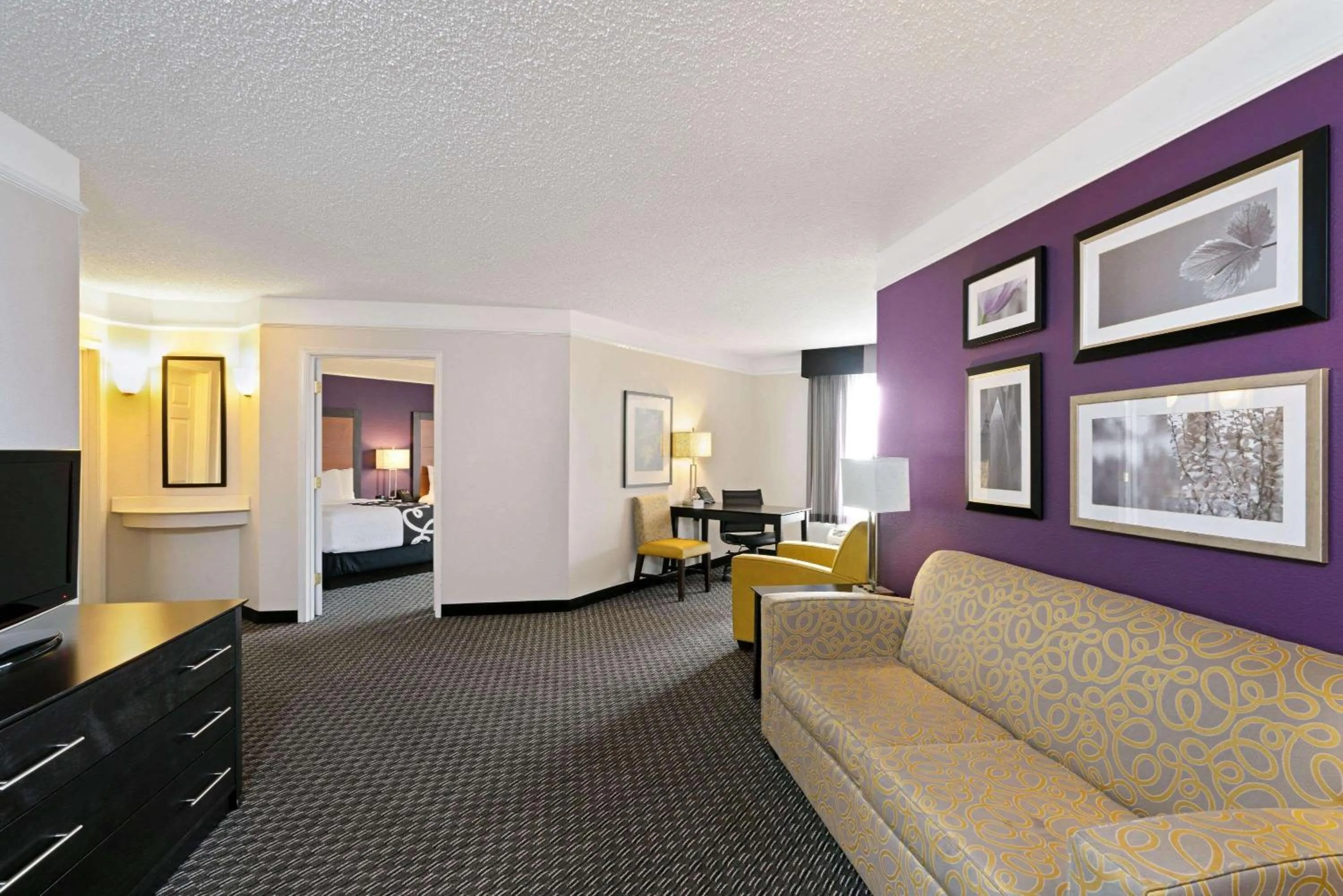 Photo of the whole room in La Quinta by Wyndham Phoenix Scottsdale