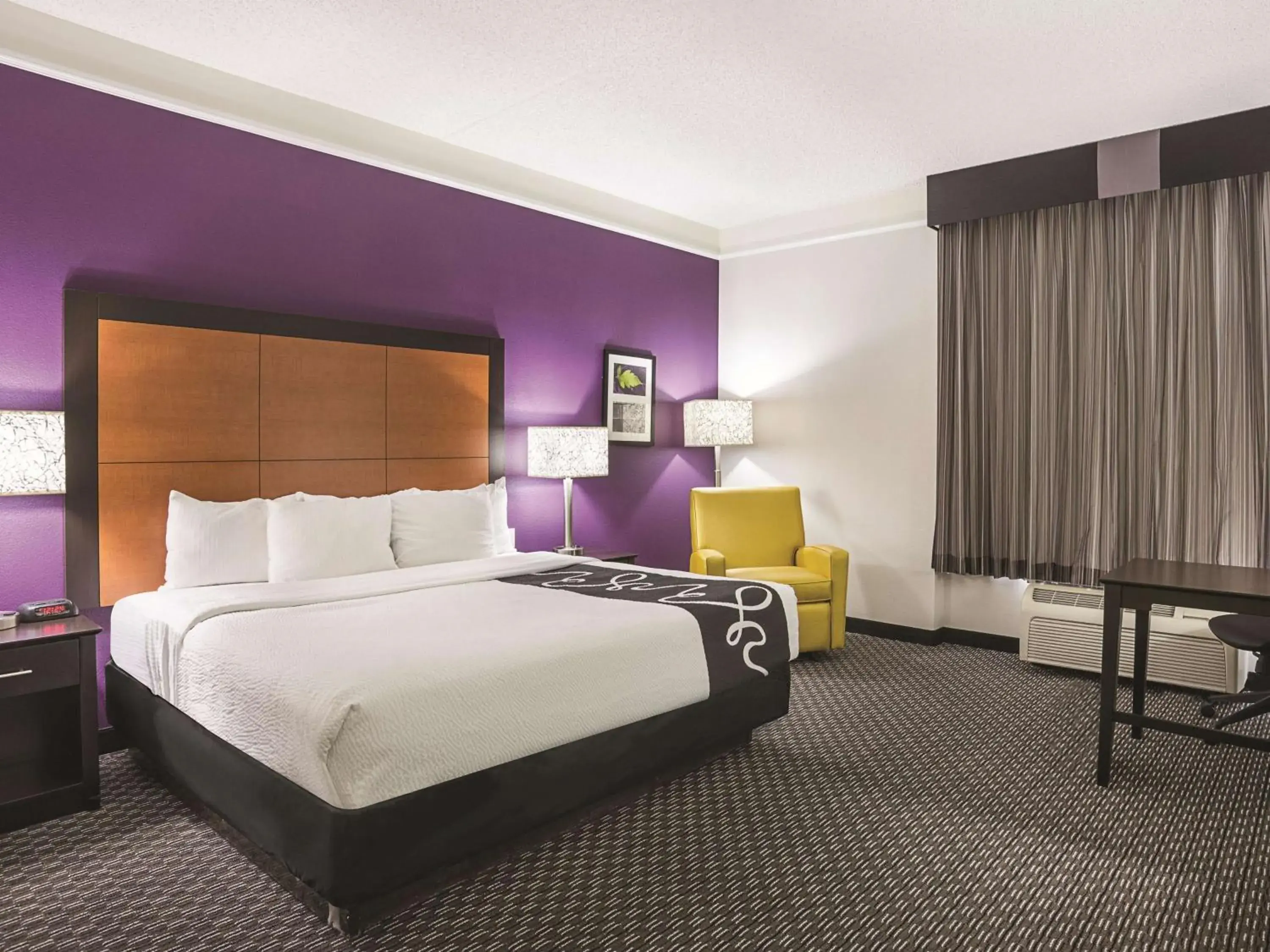 Photo of the whole room, Bed in La Quinta by Wyndham Phoenix Scottsdale Photo of the whole room, Bed in La Quinta by Wyndham Phoenix Scottsdale