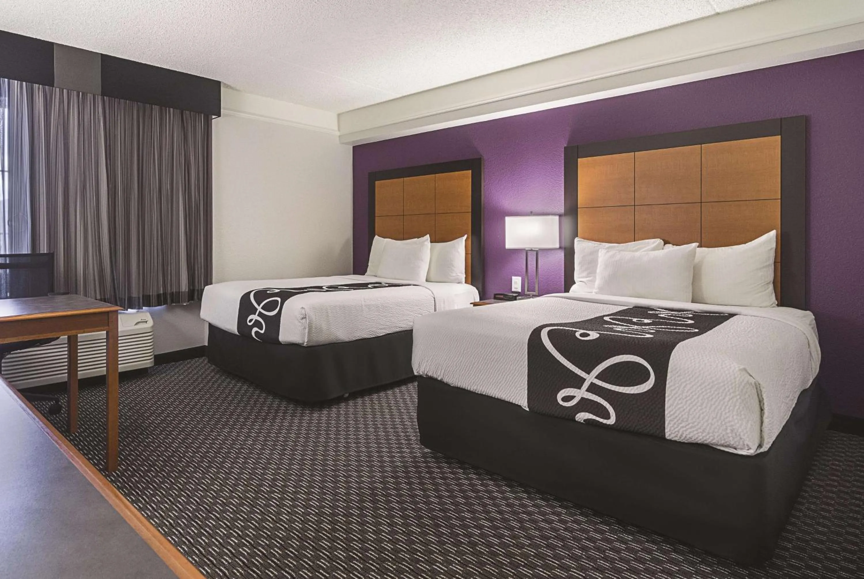 Photo of the whole room, Bed in La Quinta by Wyndham Phoenix Mesa West