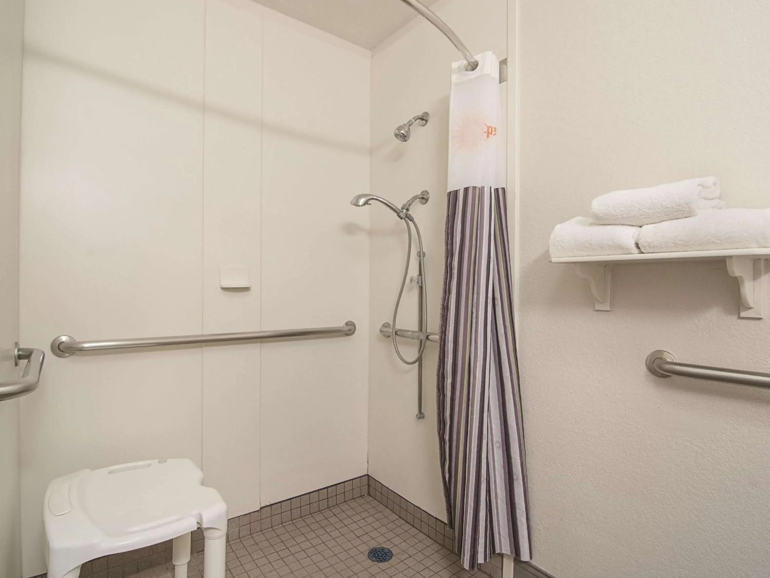 Photo of the whole room in La Quinta by Wyndham Phoenix Mesa West Photo of the whole room in La Quinta by Wyndham Phoenix Mesa West