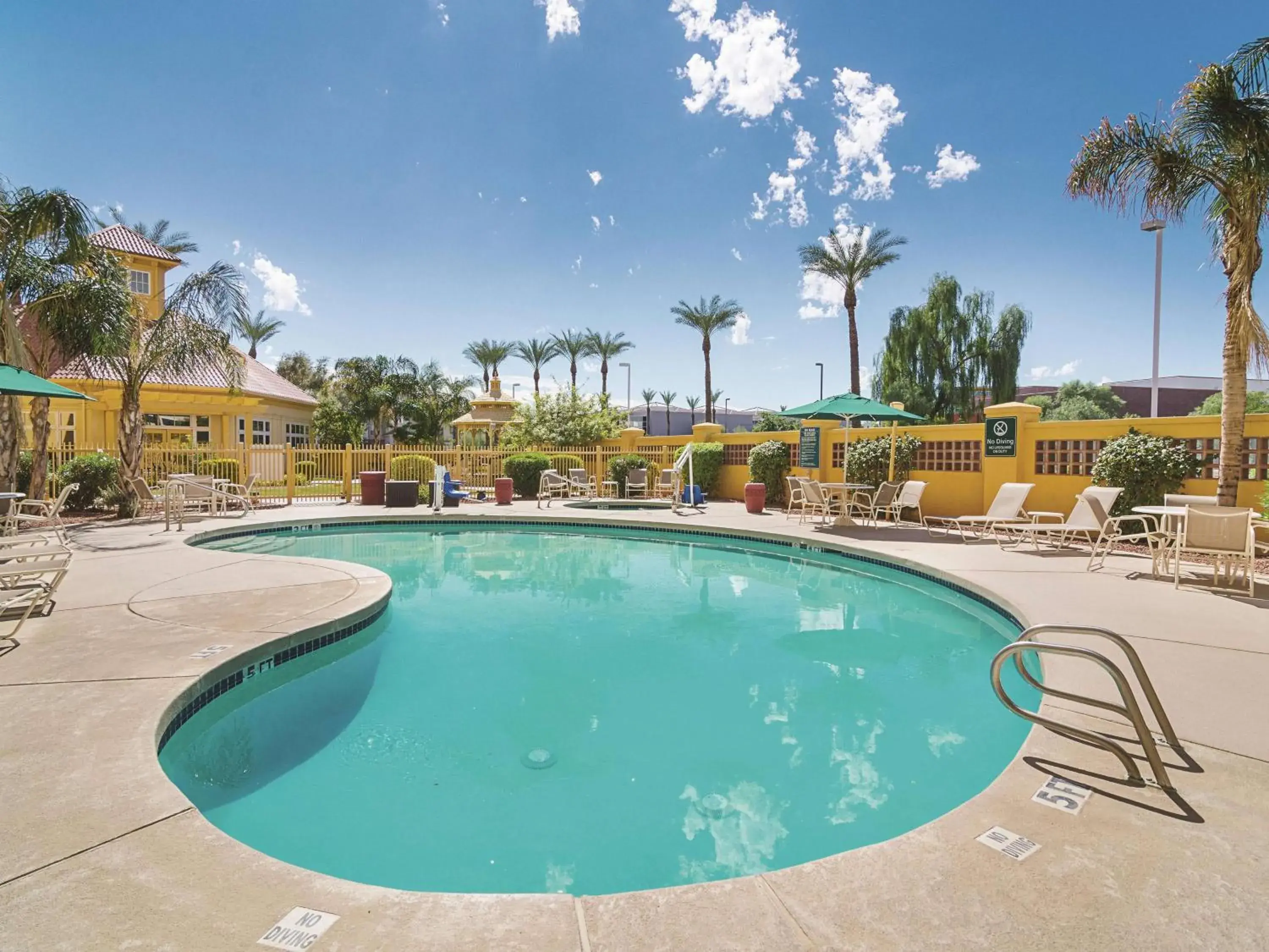 Pool view in La Quinta by Wyndham Phoenix Mesa West Pool view in La Quinta by Wyndham Phoenix Mesa West