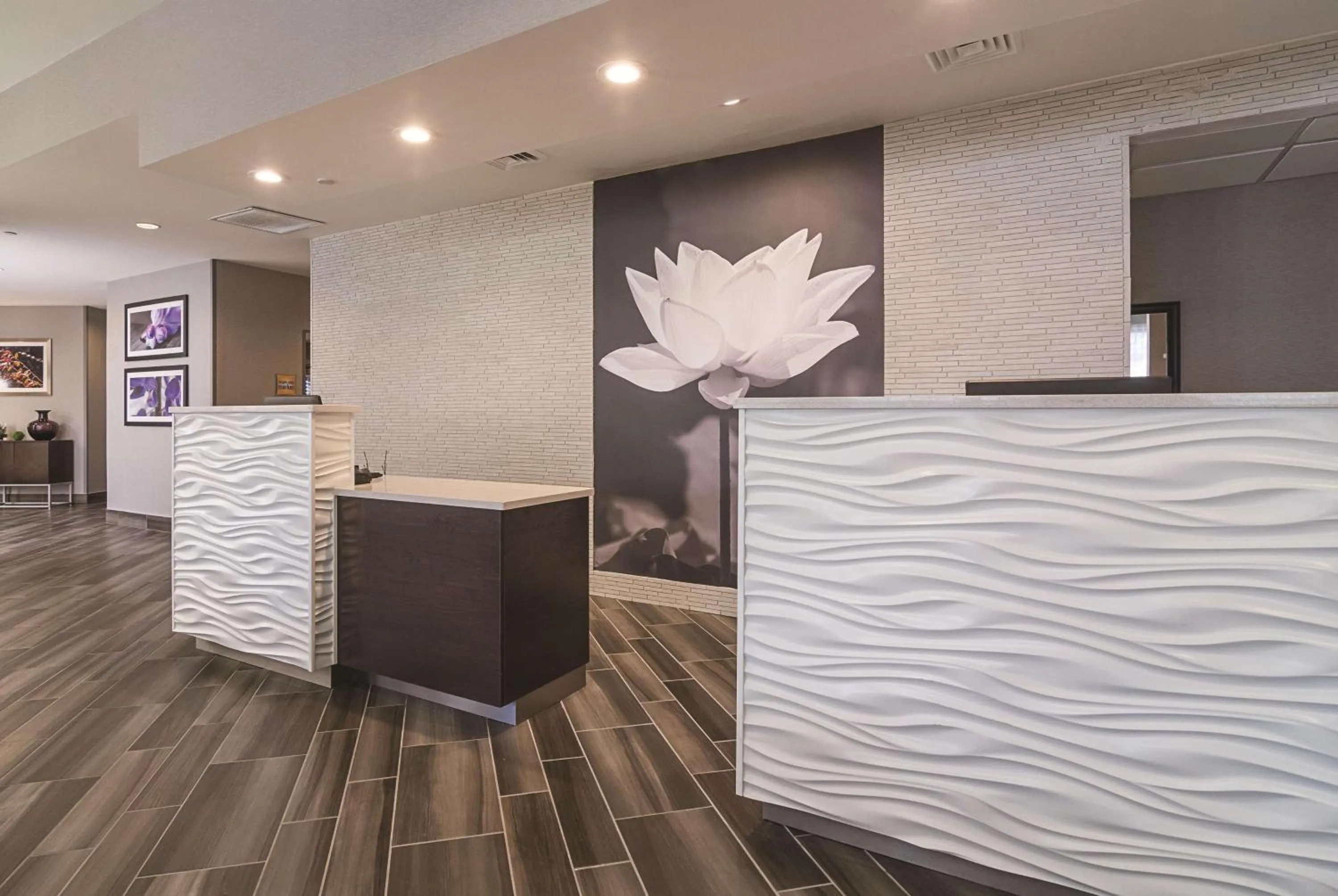 Lobby or reception in La Quinta by Wyndham Phoenix Mesa West
