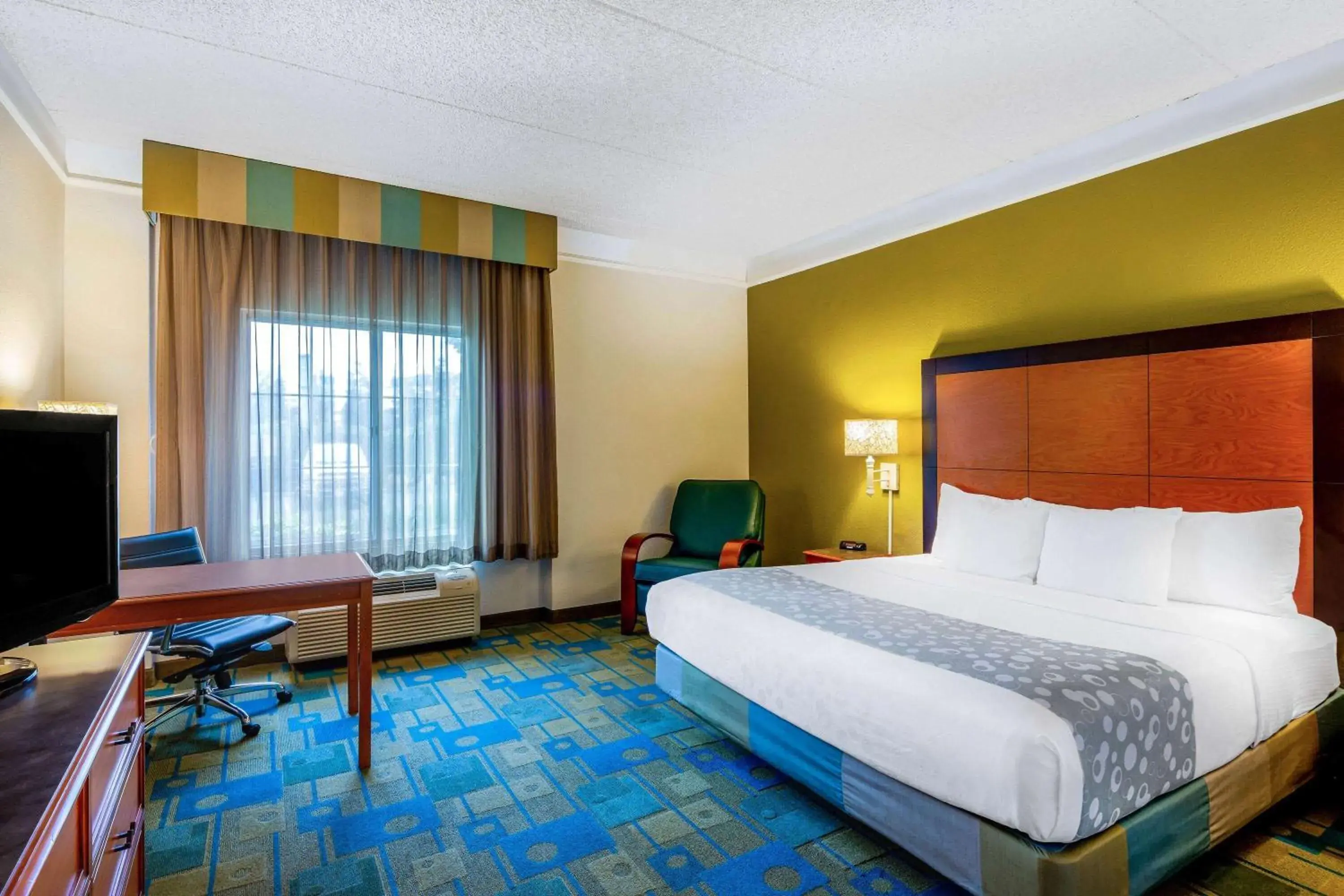 Photo of the whole room, Bed in La Quinta by Wyndham Fremont / Silicon Valley Photo of the whole room, Bed in La Quinta by Wyndham Fremont / Silicon Valley