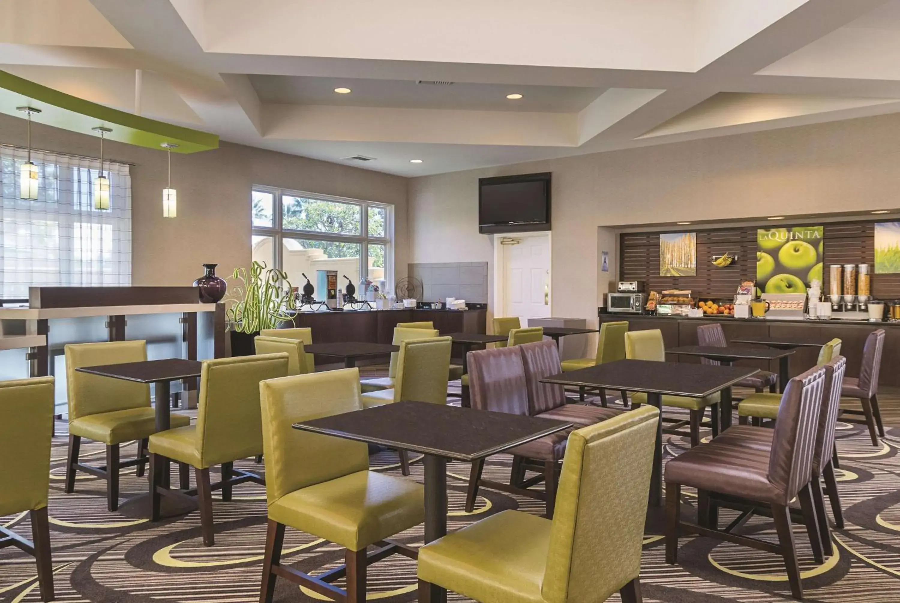 Restaurant/places to eat in La Quinta Inn & Suites by Wyndham Ontario Airport Restaurant/places to eat in La Quinta Inn & Suites by Wyndham Ontario Airport