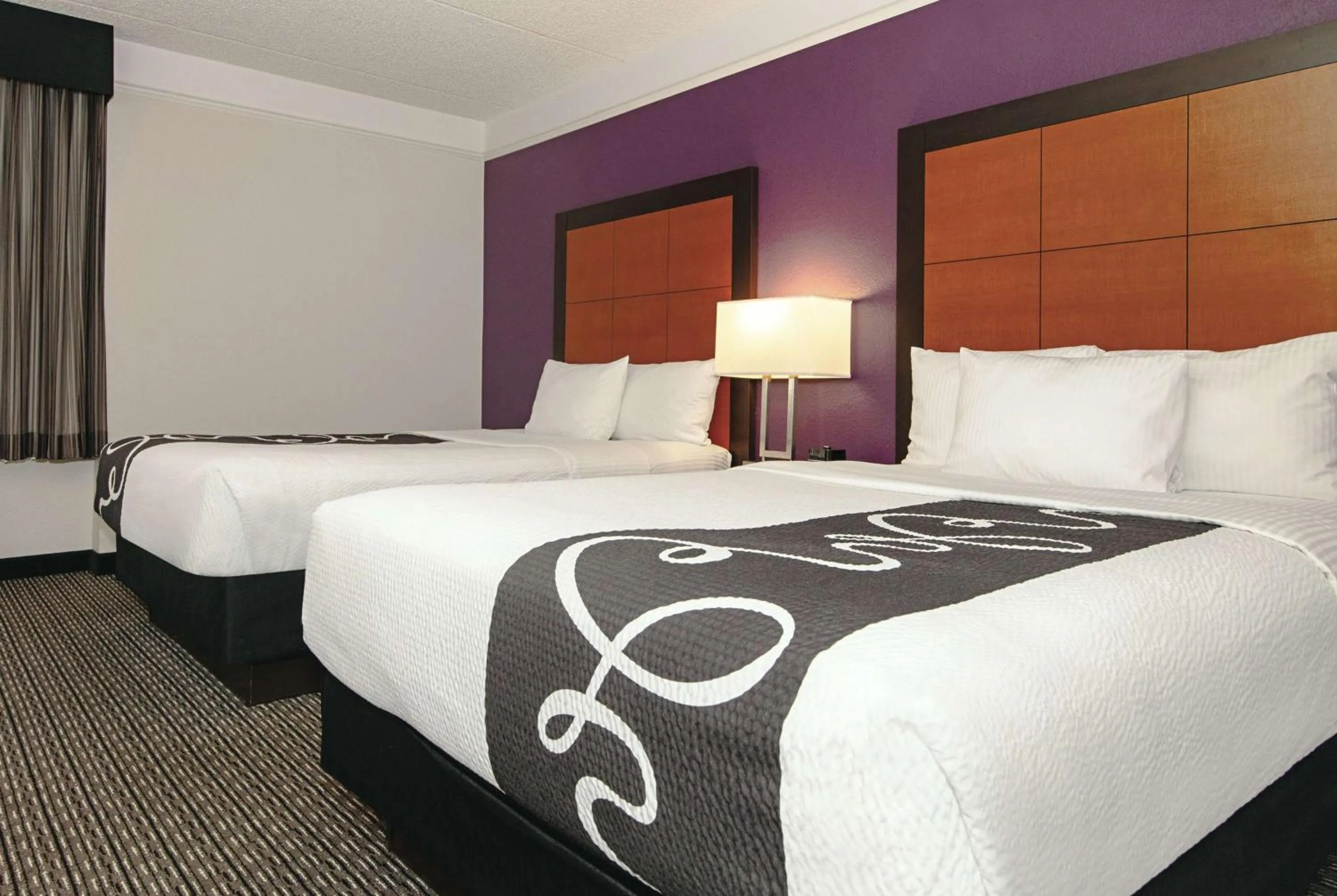 Photo of the whole room, Bed in La Quinta Inn & Suites by Wyndham Ontario Airport