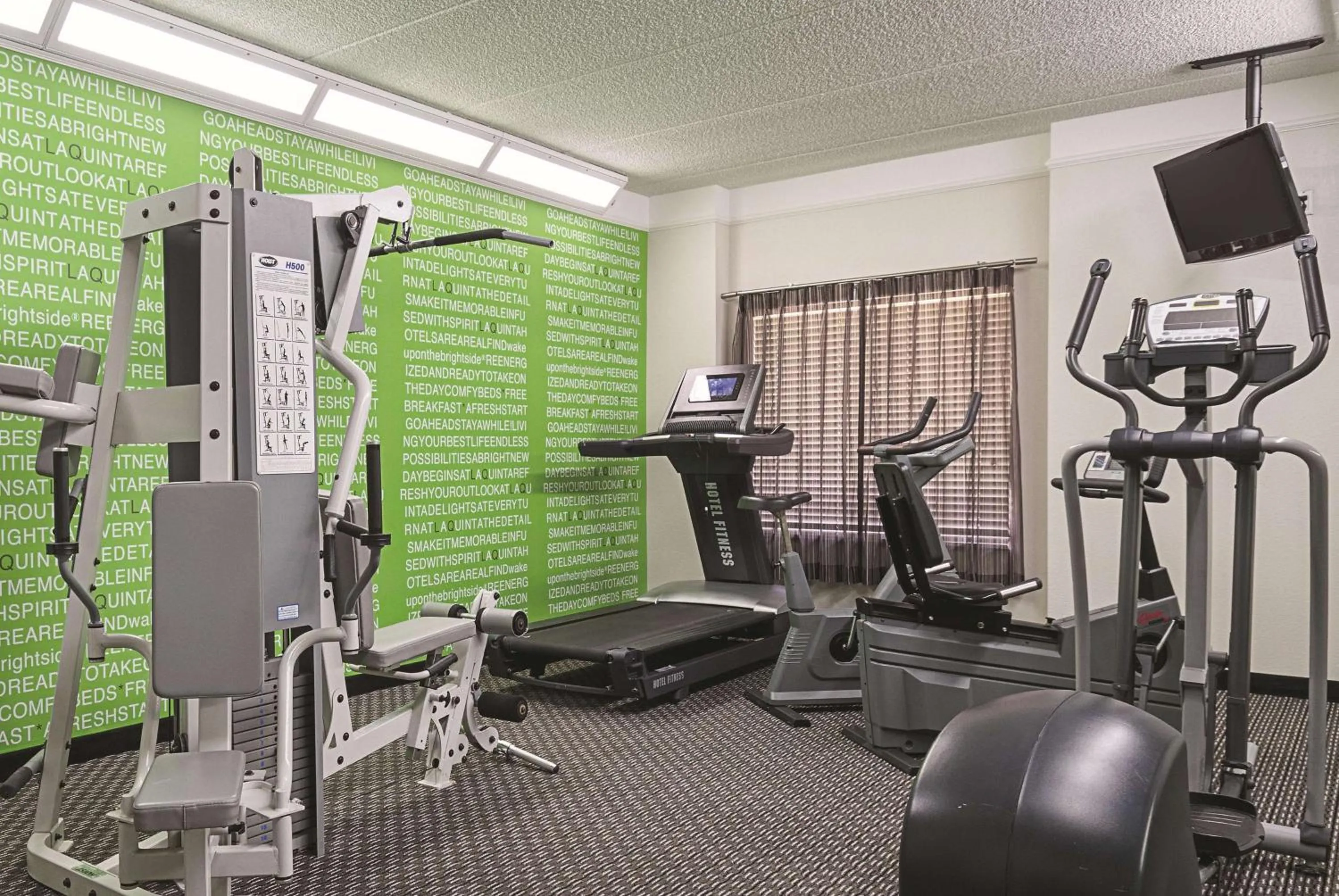 Fitness centre/facilities in La Quinta Inn & Suites by Wyndham Ontario Airport