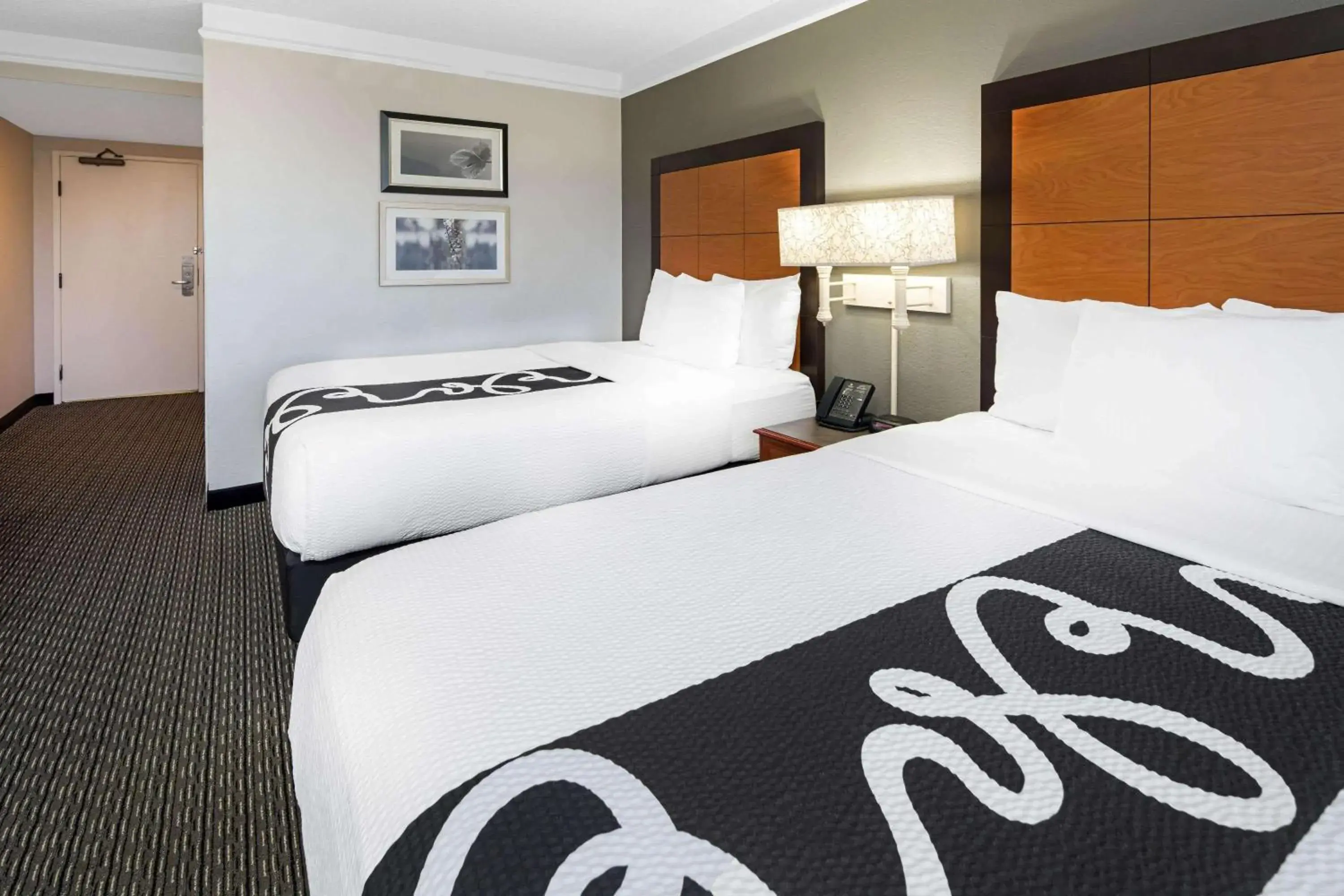 Photo of the whole room, Bed in La Quinta by Wyndham Buena Park Photo of the whole room, Bed in La Quinta by Wyndham Buena Park