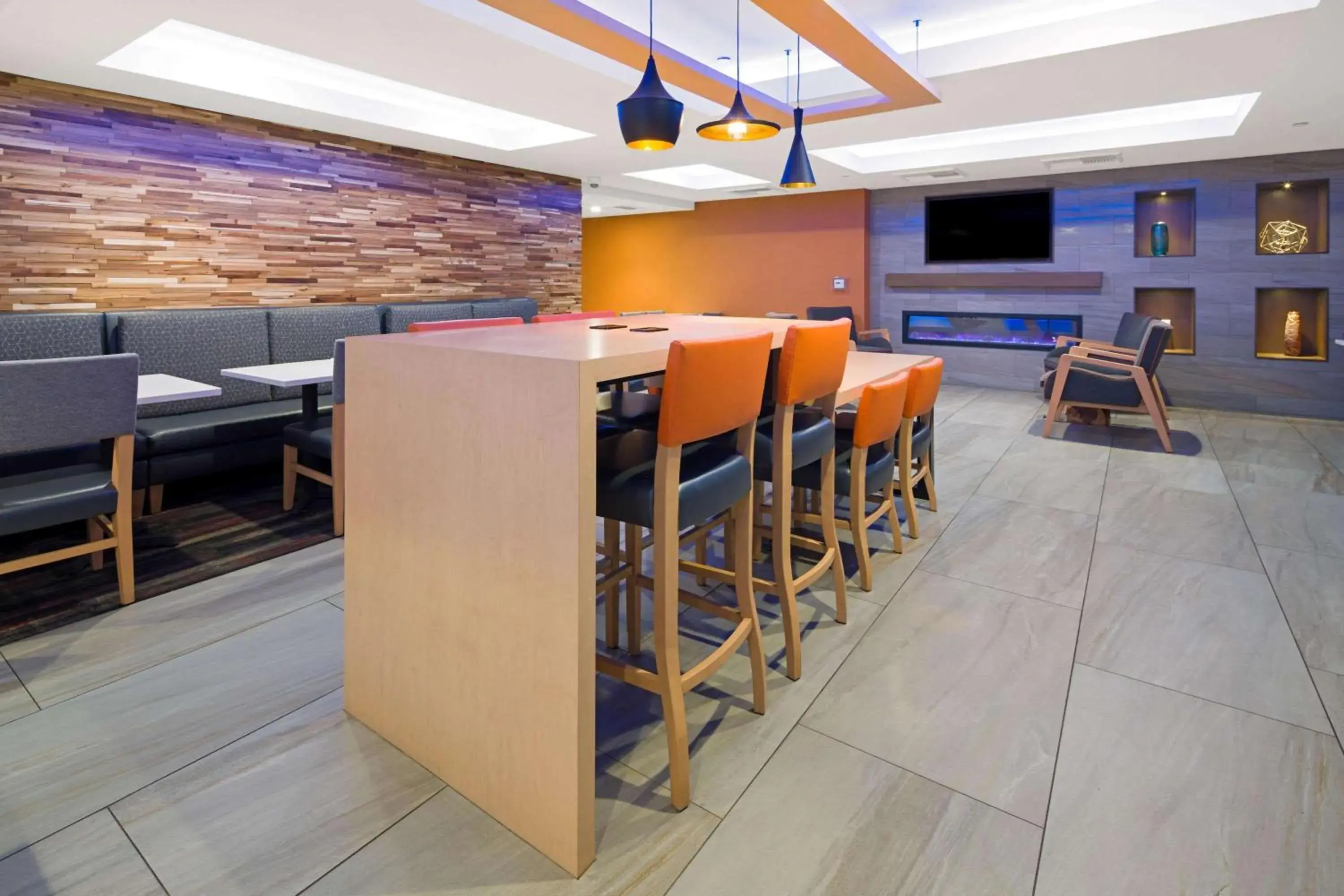 Restaurant/places to eat in La Quinta by Wyndham Orange County Airport Restaurant/places to eat in La Quinta by Wyndham Orange County Airport