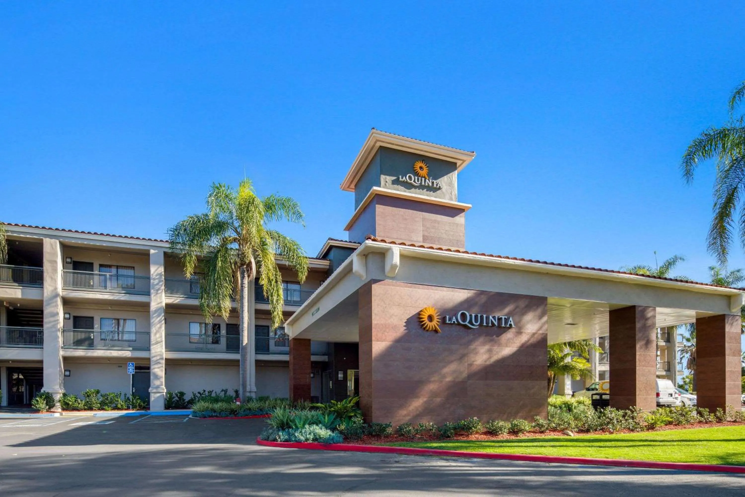 Property building in La Quinta by Wyndham Orange County Airport