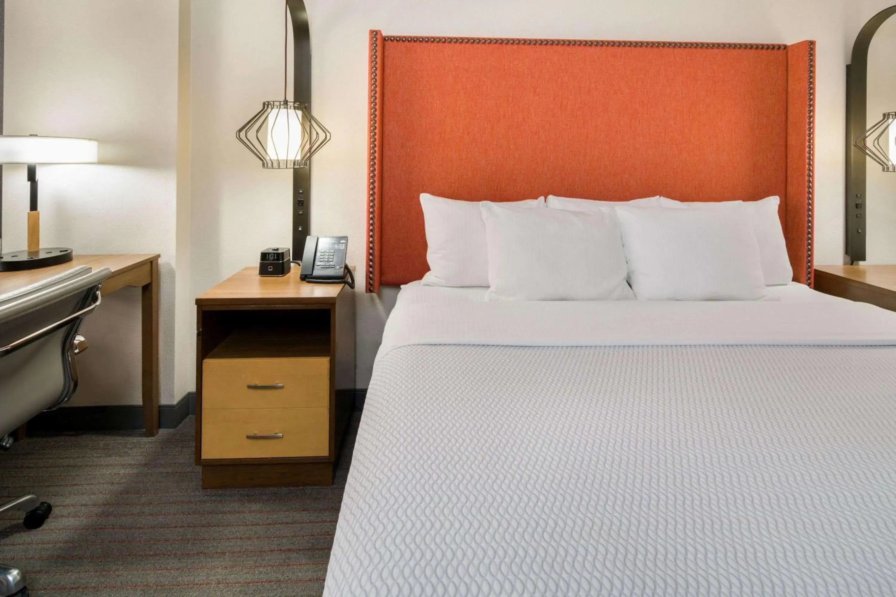 Photo of the whole room, Bed in La Quinta by Wyndham Orange County Airport Photo of the whole room, Bed in La Quinta by Wyndham Orange County Airport