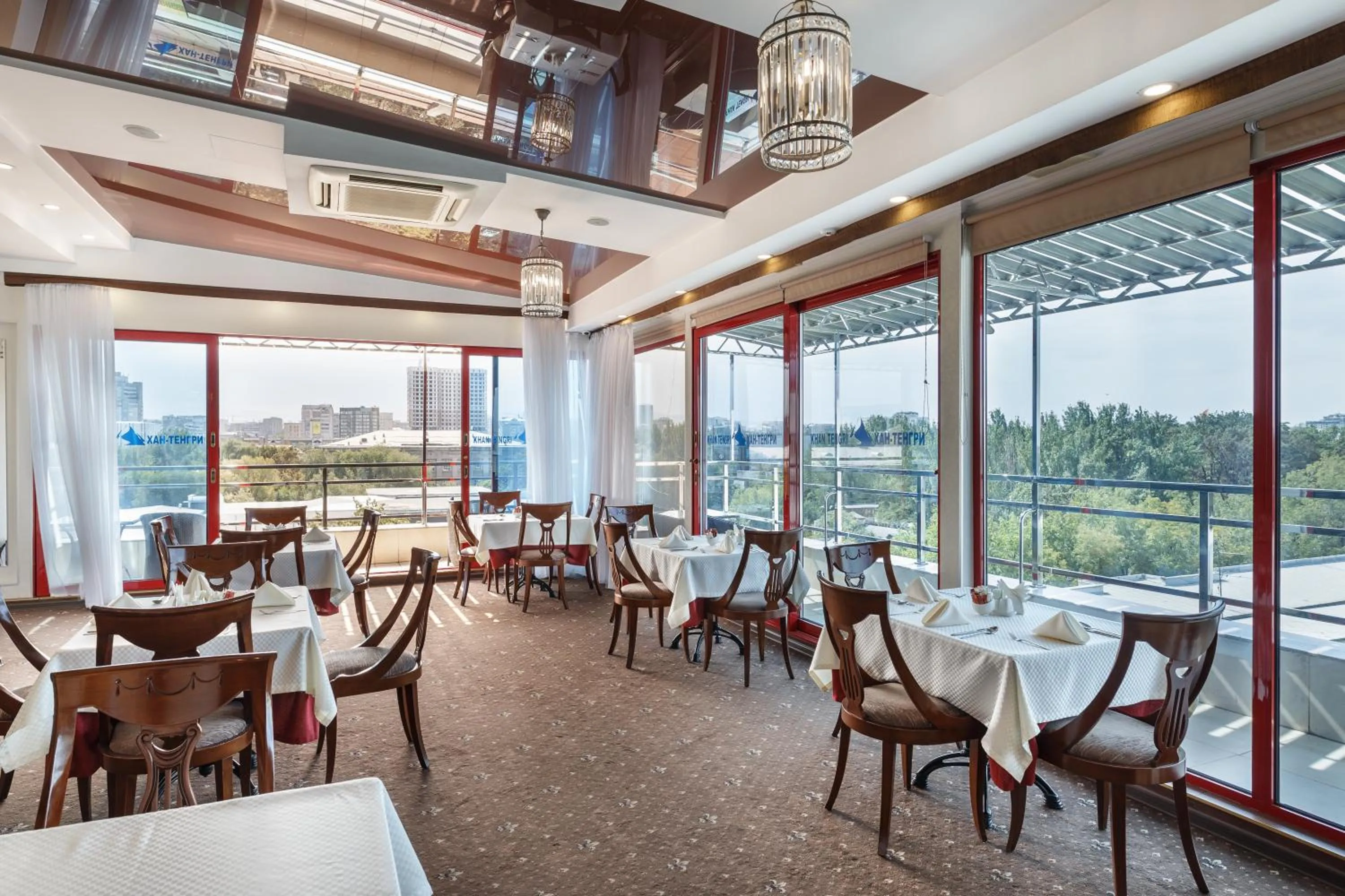 Restaurant/places to eat in Smart Hotel Bishkek