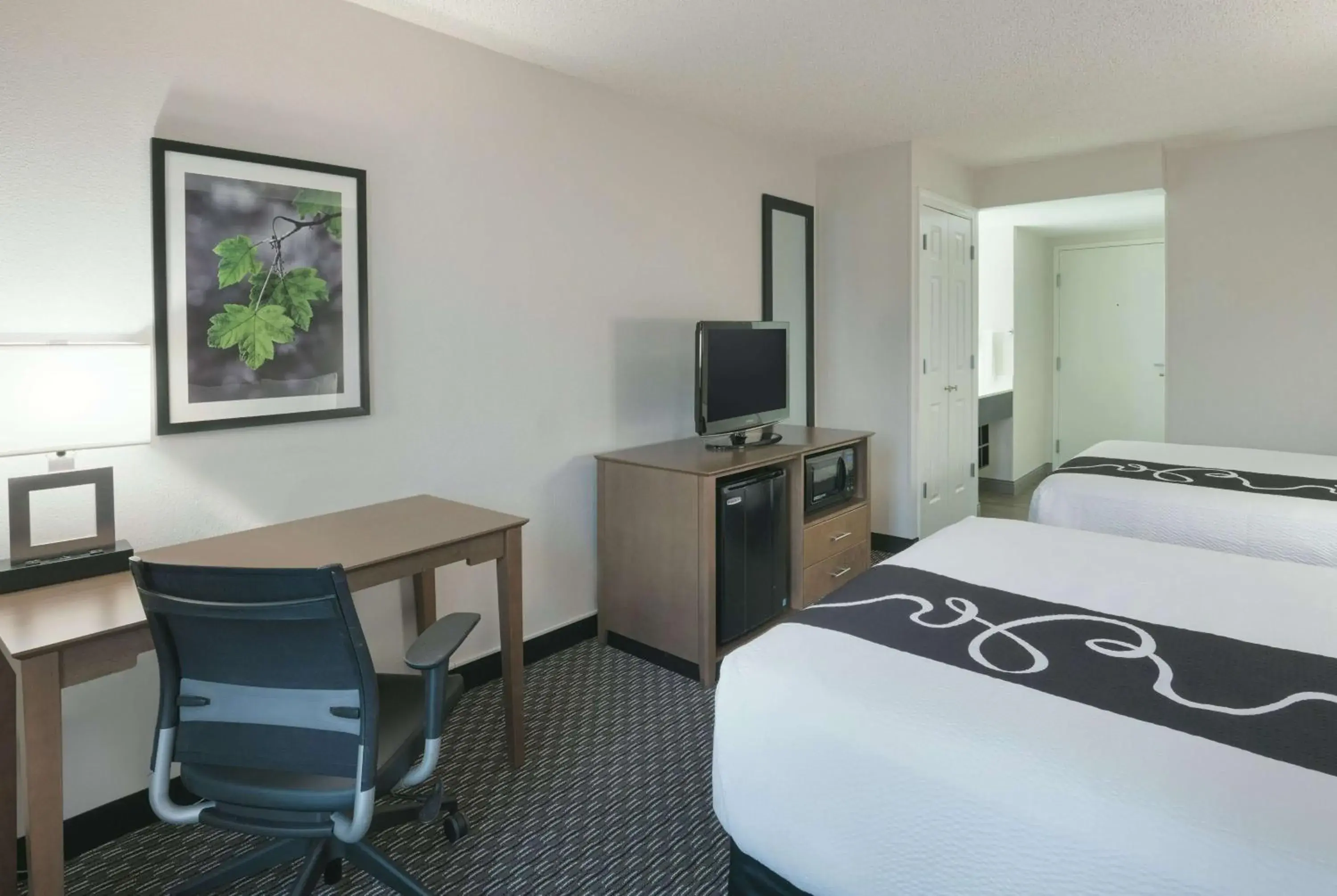 Photo of the whole room, Bed in La Quinta by Wyndham Rancho Cordova Sacramento Photo of the whole room, Bed in La Quinta by Wyndham Rancho Cordova Sacramento